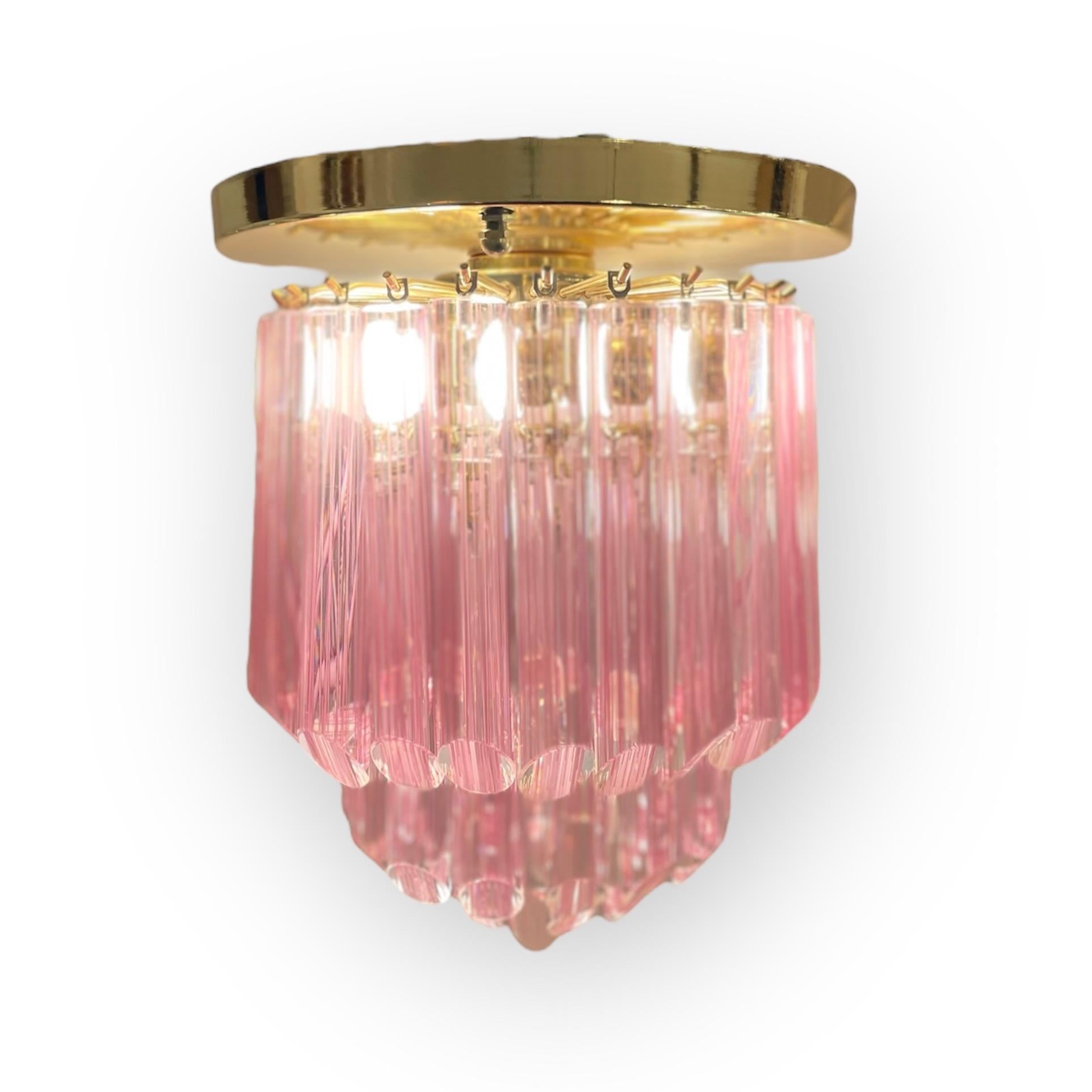 Pop and classic flush-mounted pendant light made of 44 pink striated full-tubes Murano glass suspended on a golden structure. Made in Venice, Italy, in the 1980’s.
-
Produced in: Murano, Venice, Italy
Design period: 1980s
Materials: glass,