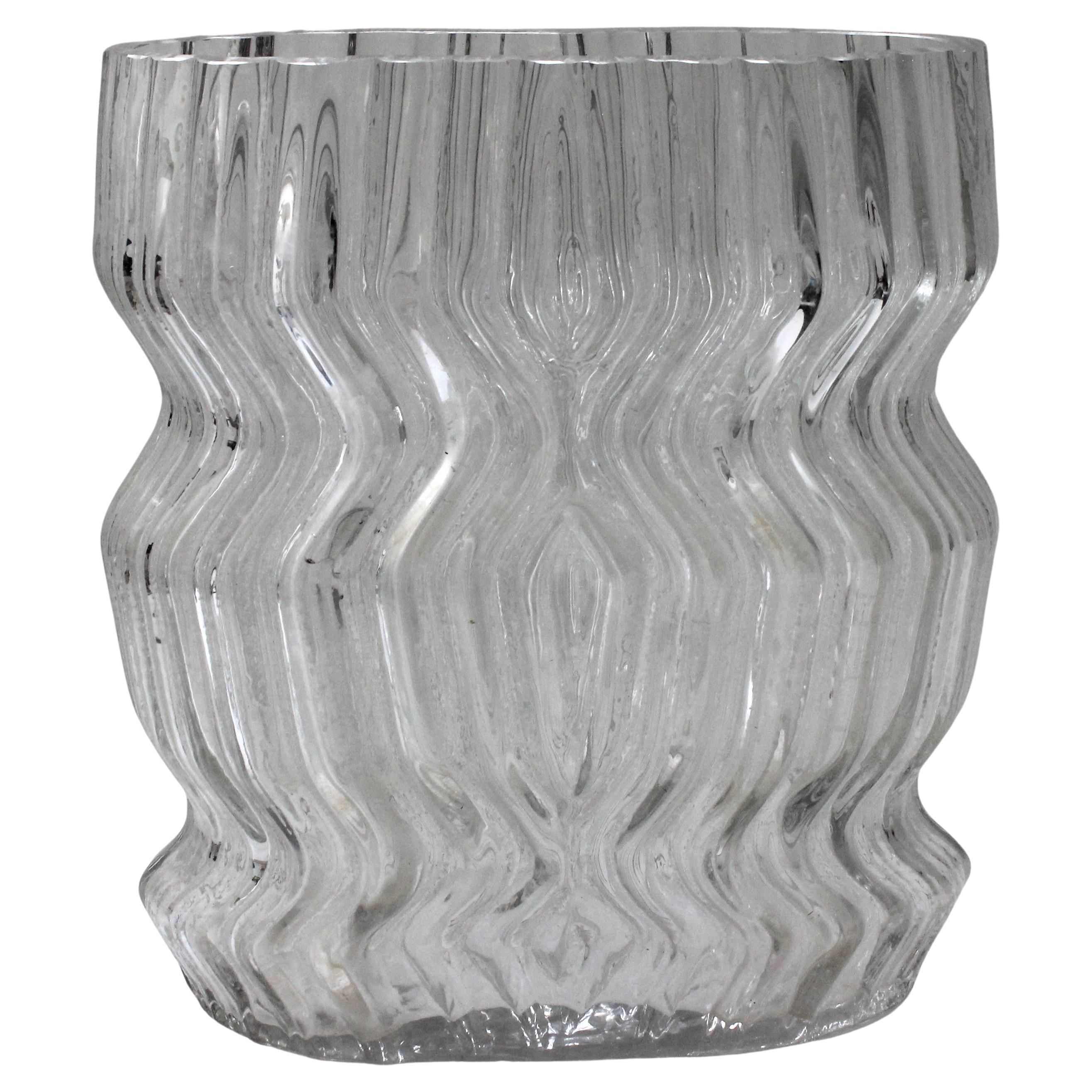This large scale, stylish and chic glass 