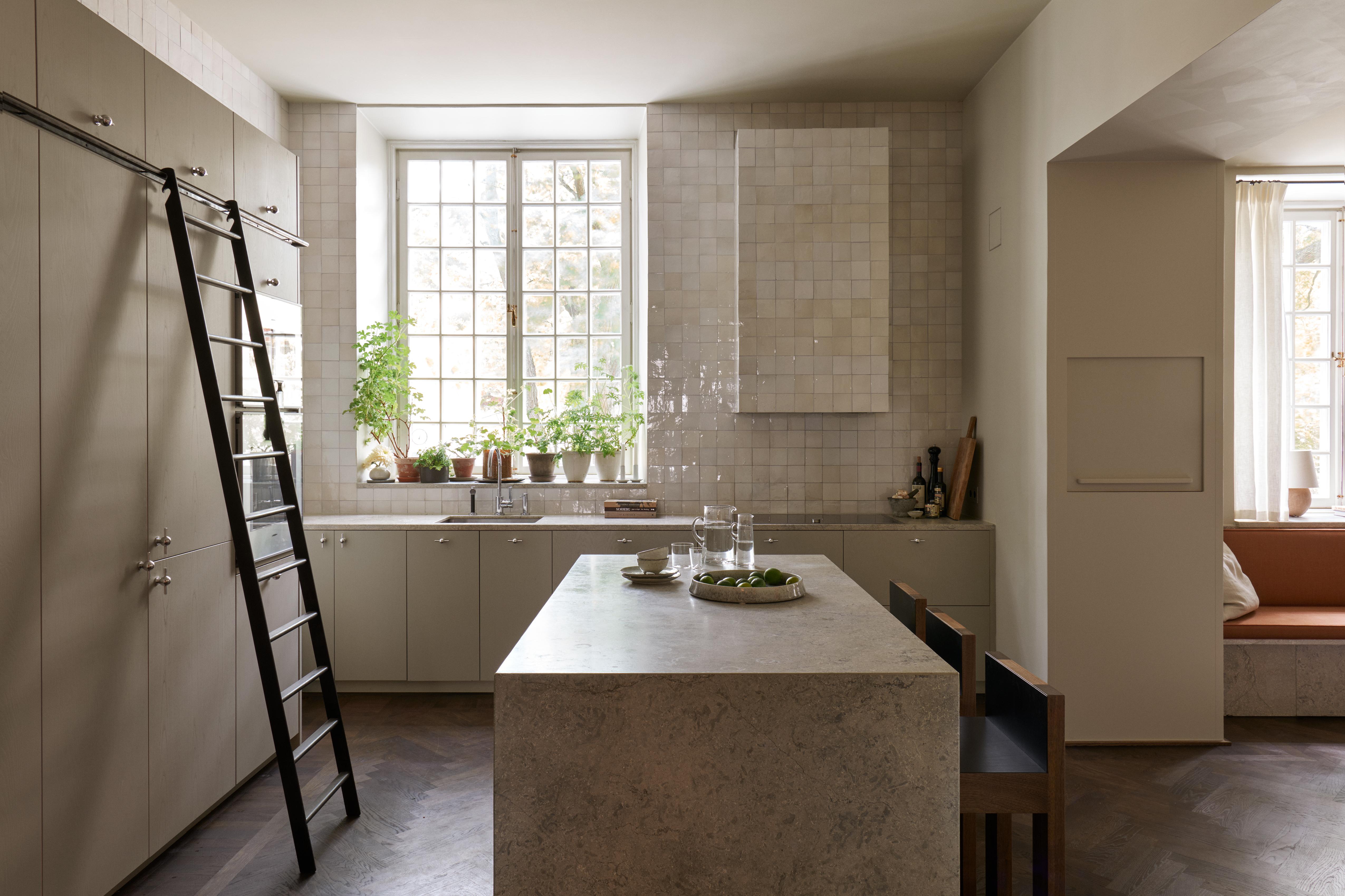 Tabouret de bar Strict en noyer de Louise Liljencrantz, Suède en vente 1