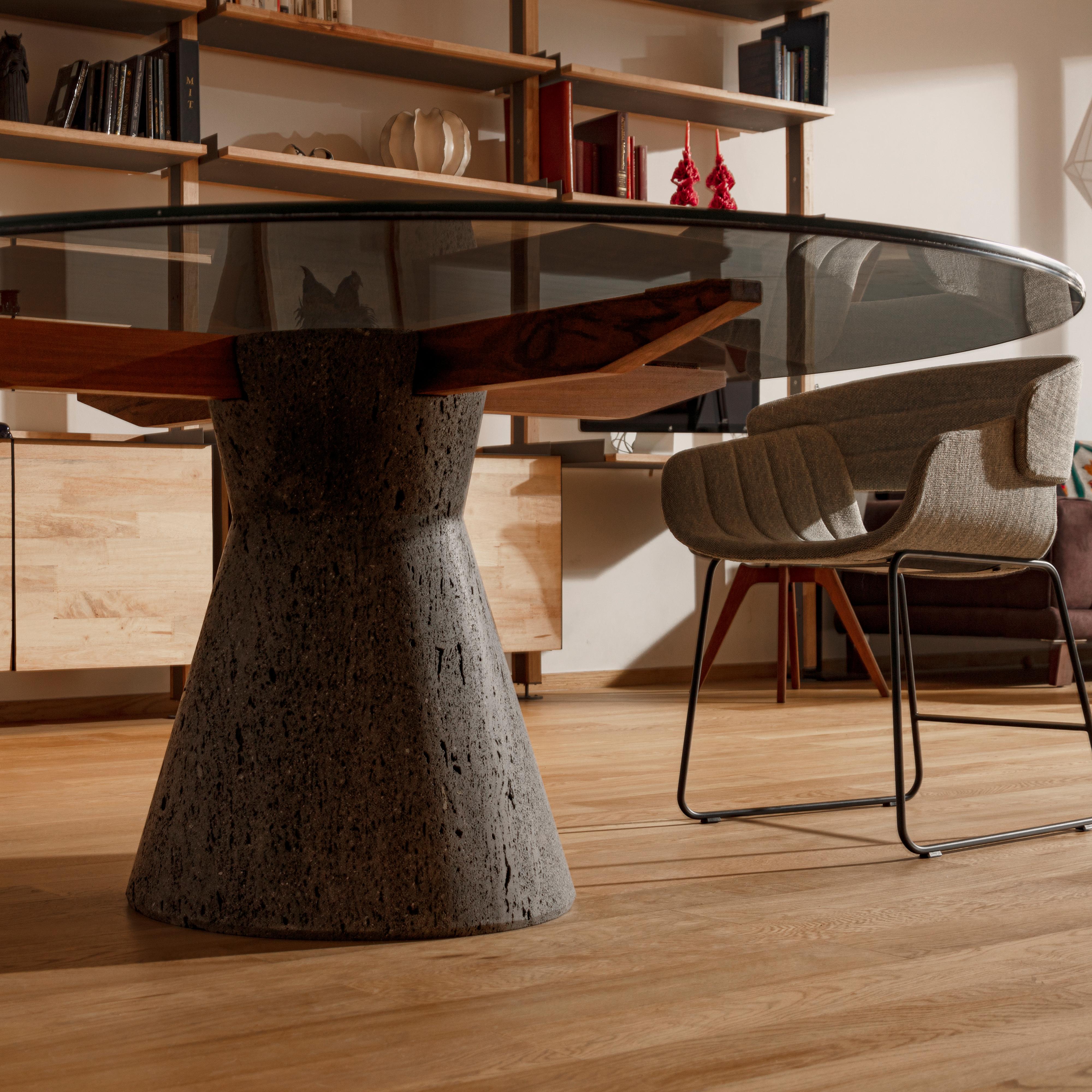 XXIe siècle et contemporain Table de salle à manger Stricta en pierre de lave et verre de Ricardo Rodriguez Elias en vente