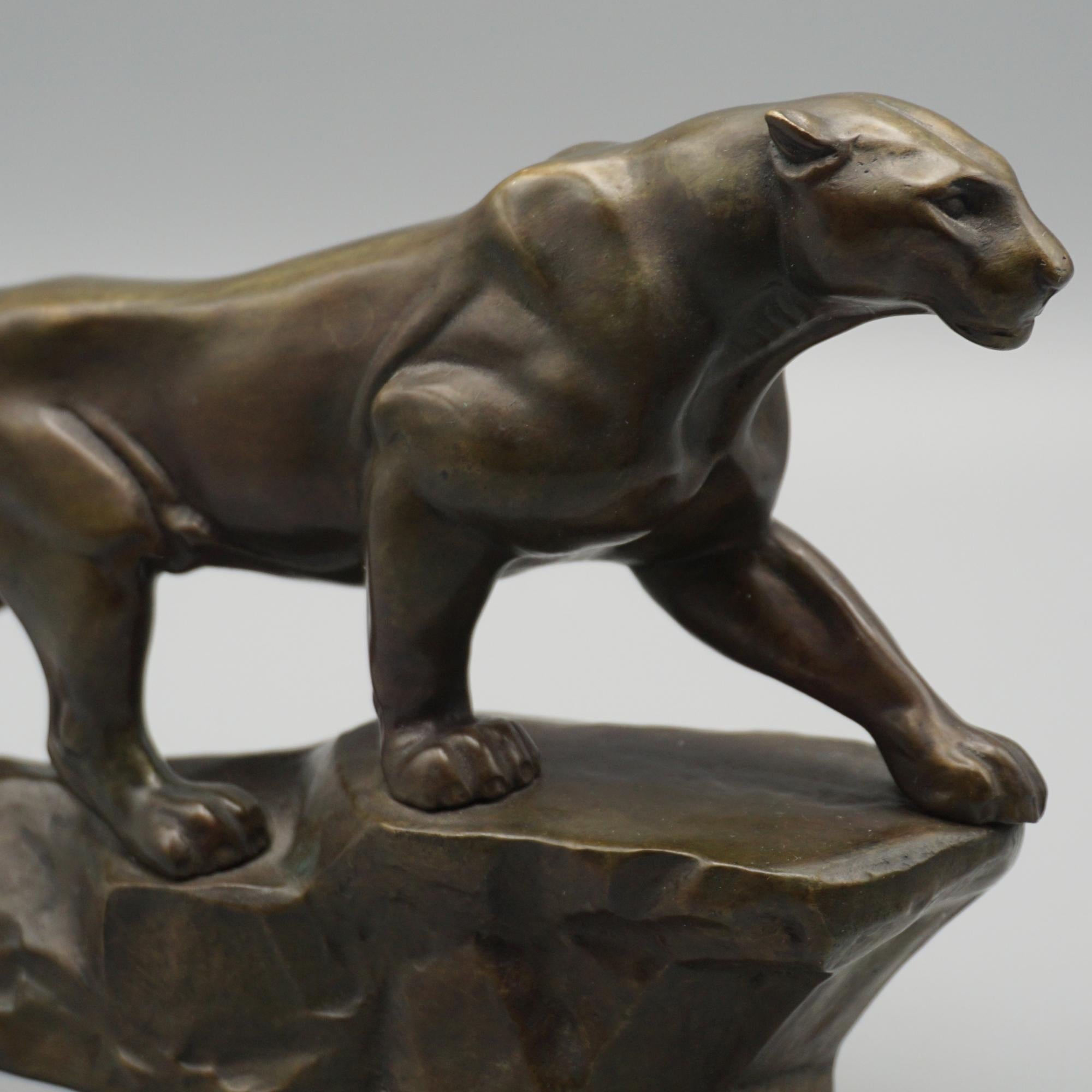 « Streiding Panther », sculpture en bronze Art déco d'Arthur Dupagne 4