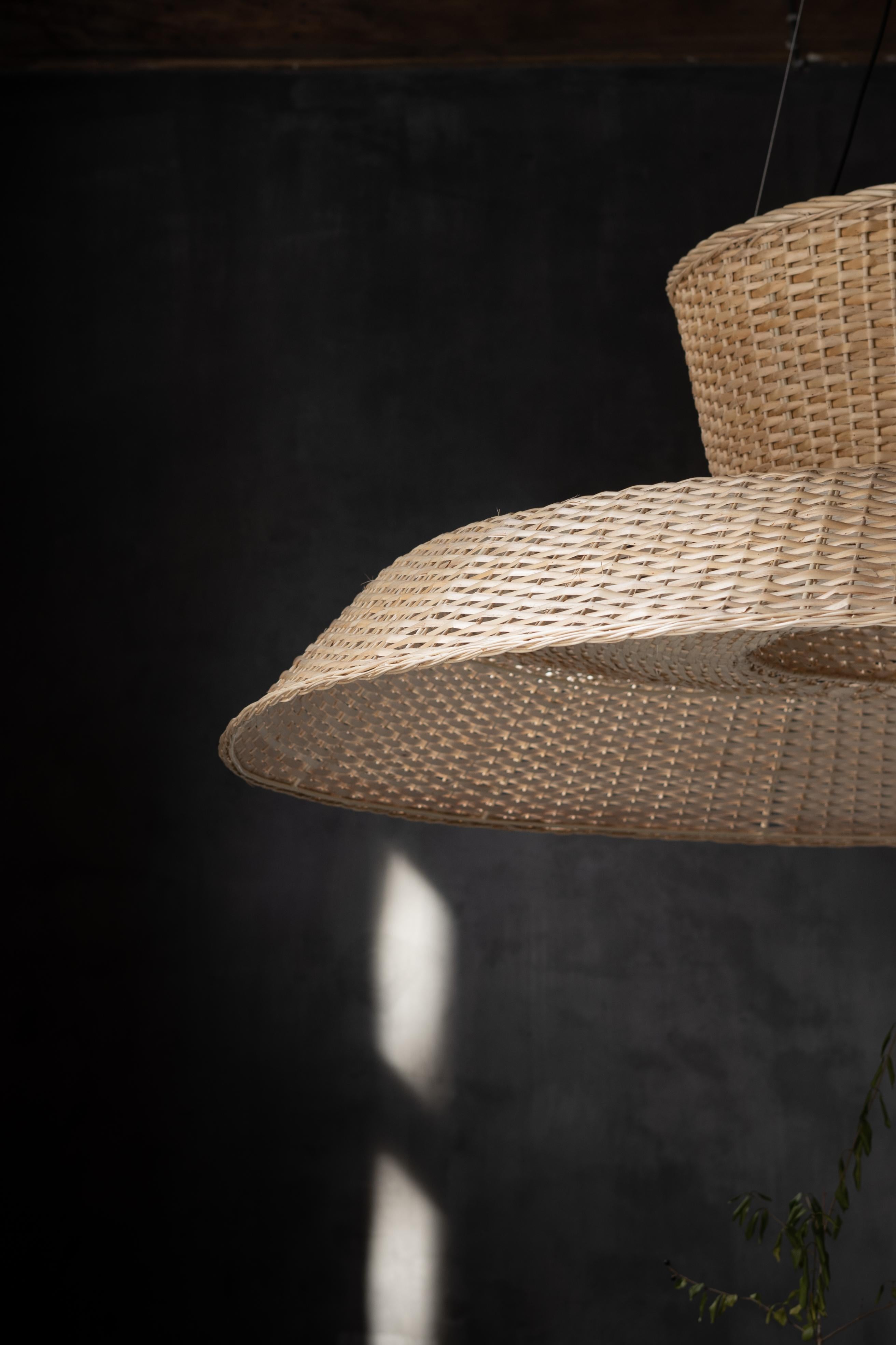 Lampada a sospensione piccola STRIKHA D 35 in. (900 mm) in vendita 4
