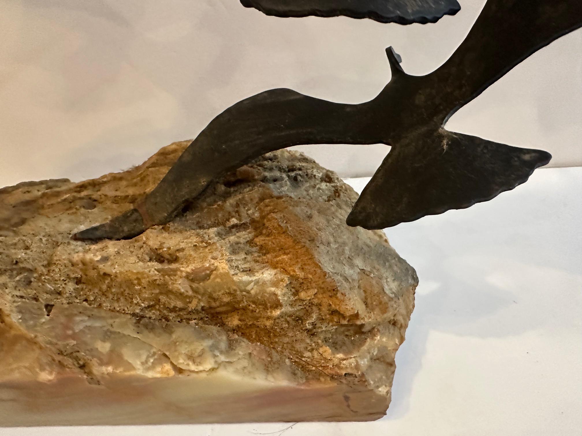 Americano Scultura brutalista con uccelli in volo in vendita