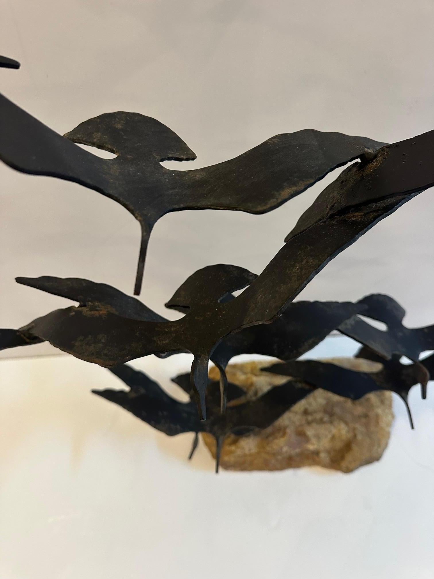 Scultura brutalista con uccelli in volo in vendita 1