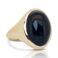 Striking 10.88 Carat Oval Cabochon Cut Onyx Ring in 18K Yellow Gold