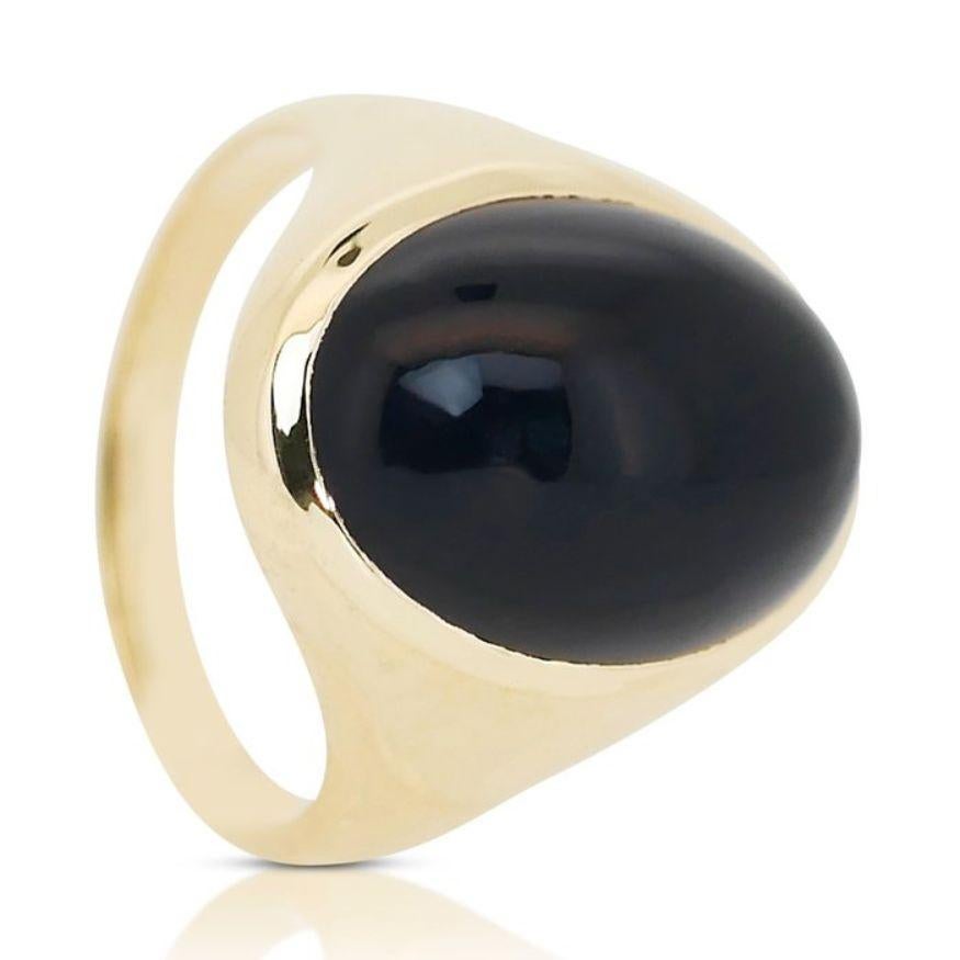 Striking 10.88 Carat Oval Cabochon Cut Onyx Ring in 18K Yellow Gold 1