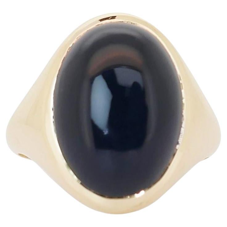 Striking 10.88 Carat Oval Cabochon Cut Onyx Ring in 18K Yellow Gold For Sale