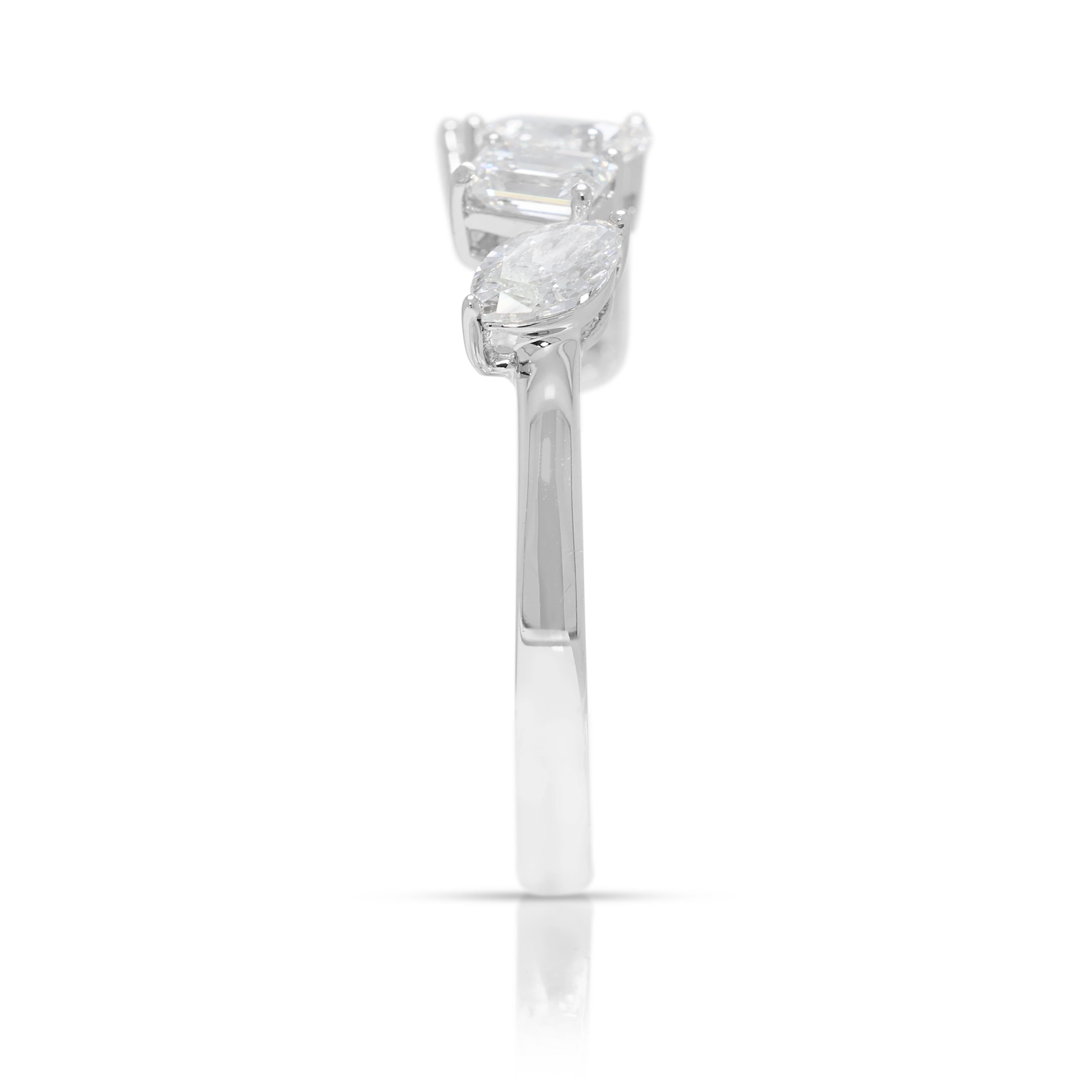 Donna Whiting, anello con diamante naturale a taglio misto da 1,10 carati in oro bianco 18K in vendita