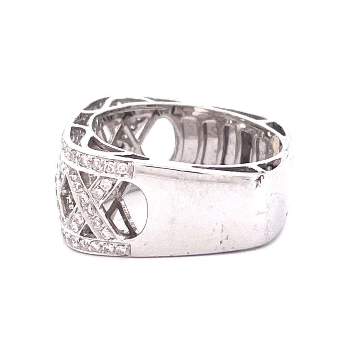 Round Cut Striking 14k White Gold Square Diamond Ring For Sale