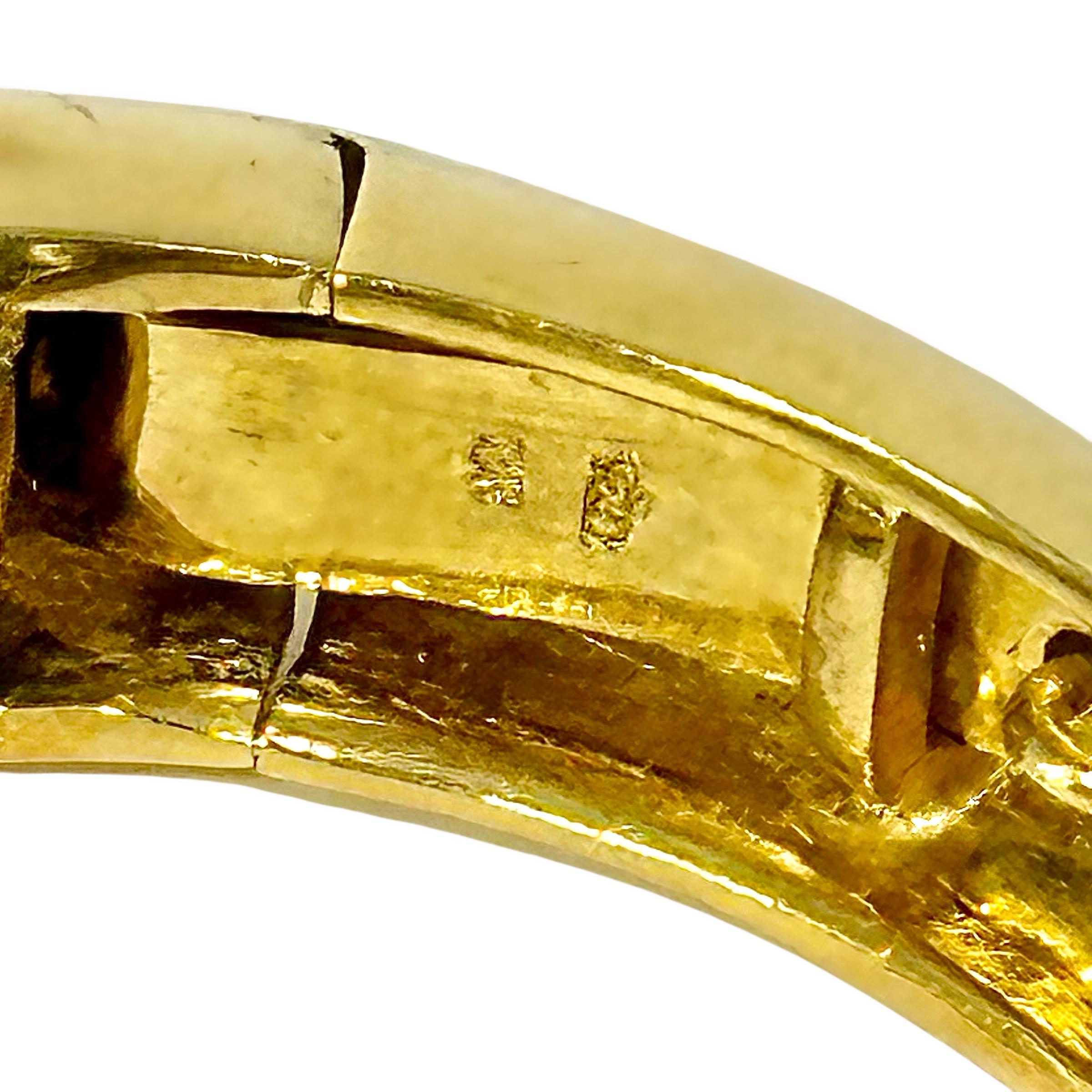 Striking 18K Yellow Gold South Sea Pearl, Onyx And Diamond Bracelet For Sale 4