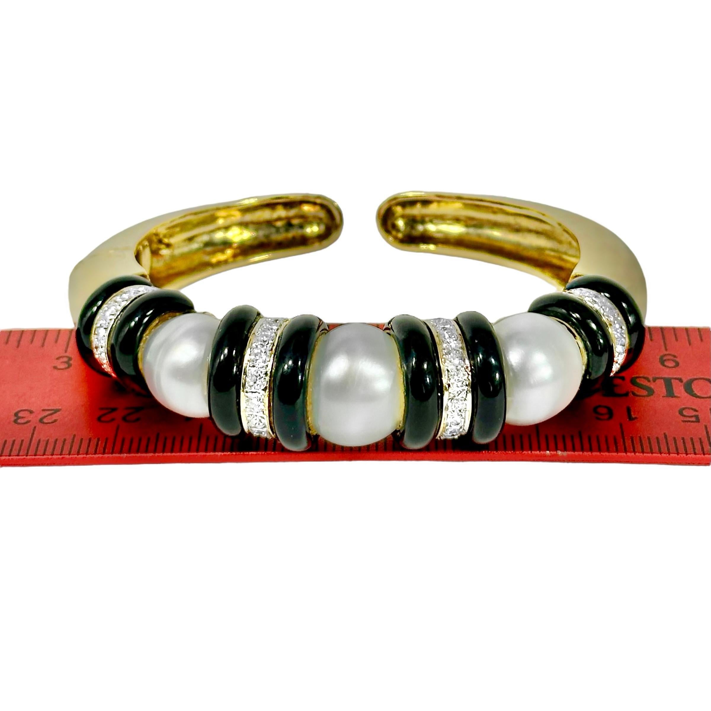 Striking 18K Yellow Gold South Sea Pearl, Onyx And Diamond Bracelet For Sale 5