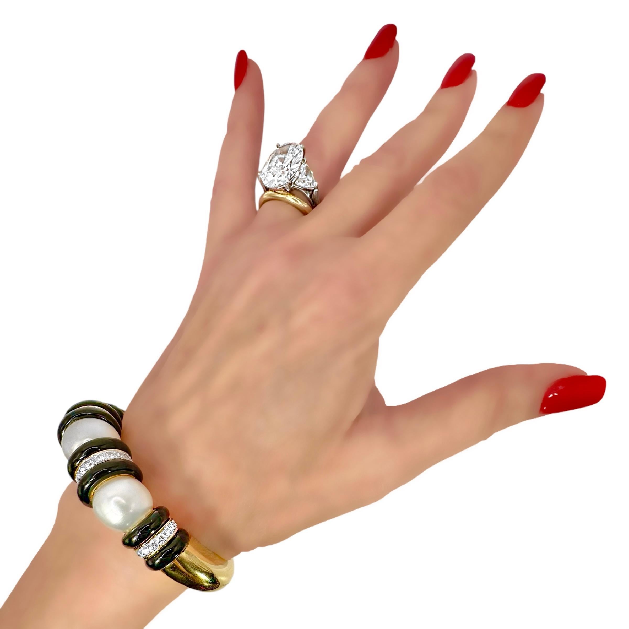 Striking 18K Yellow Gold South Sea Pearl, Onyx And Diamond Bracelet For Sale 8