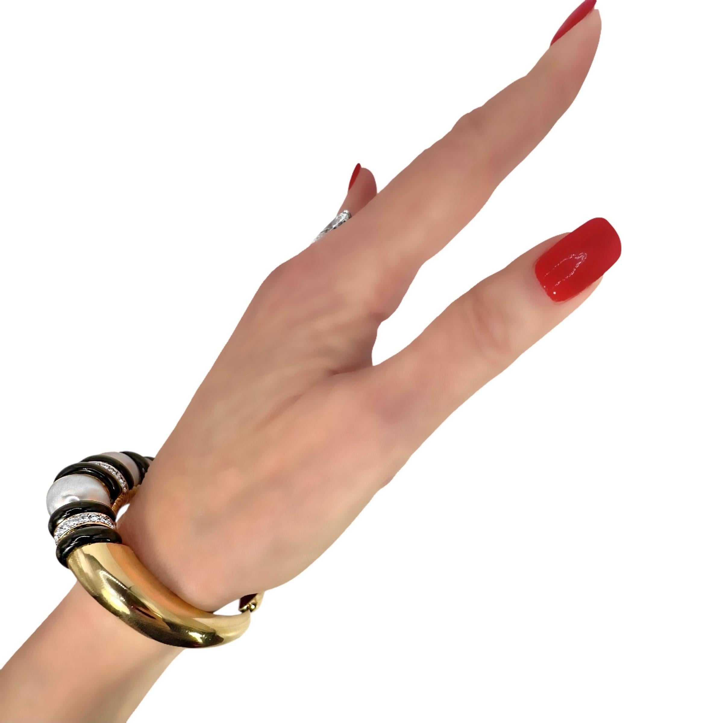 Striking 18K Yellow Gold South Sea Pearl, Onyx And Diamond Bracelet For Sale 9