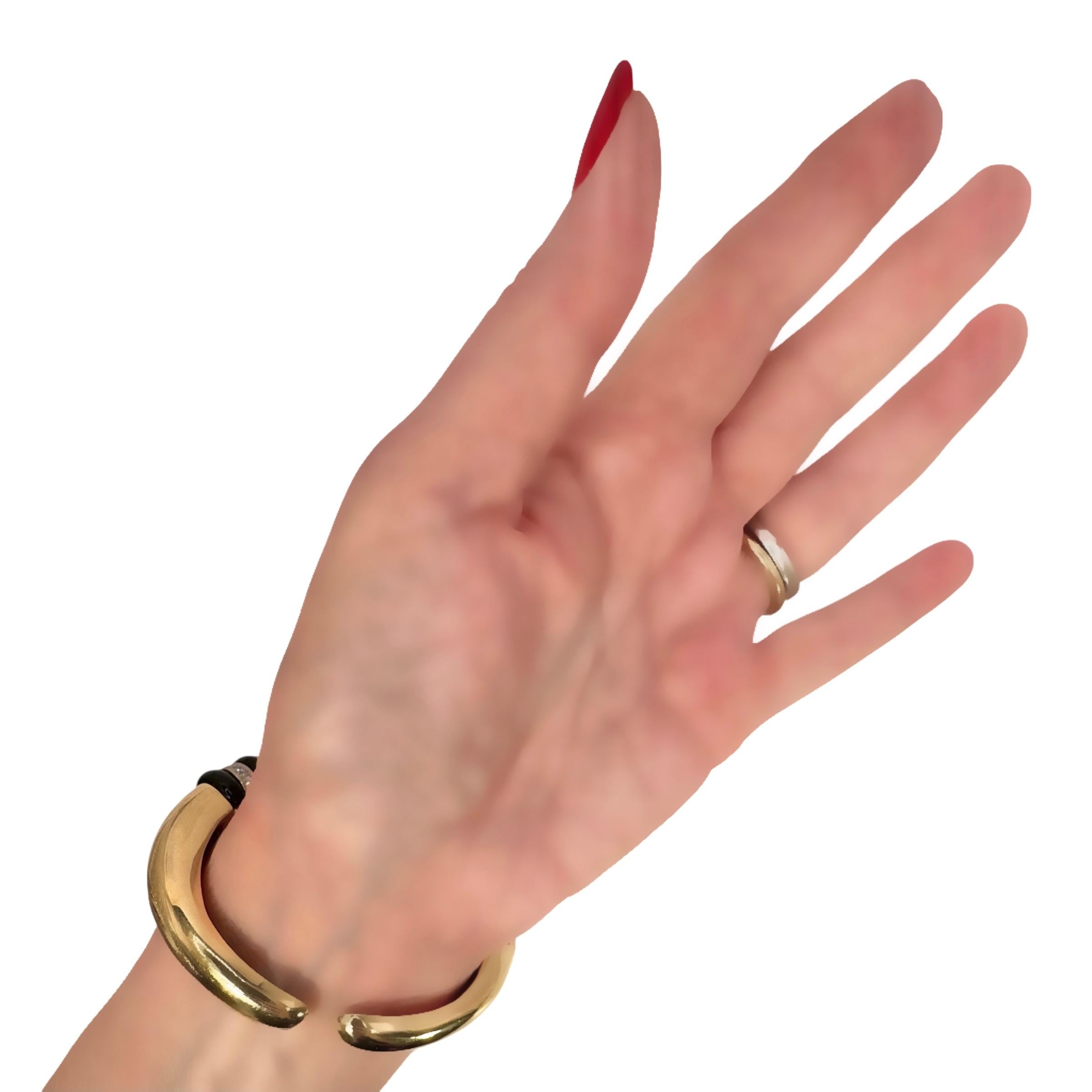 Striking 18K Yellow Gold South Sea Pearl, Onyx And Diamond Bracelet For Sale 10