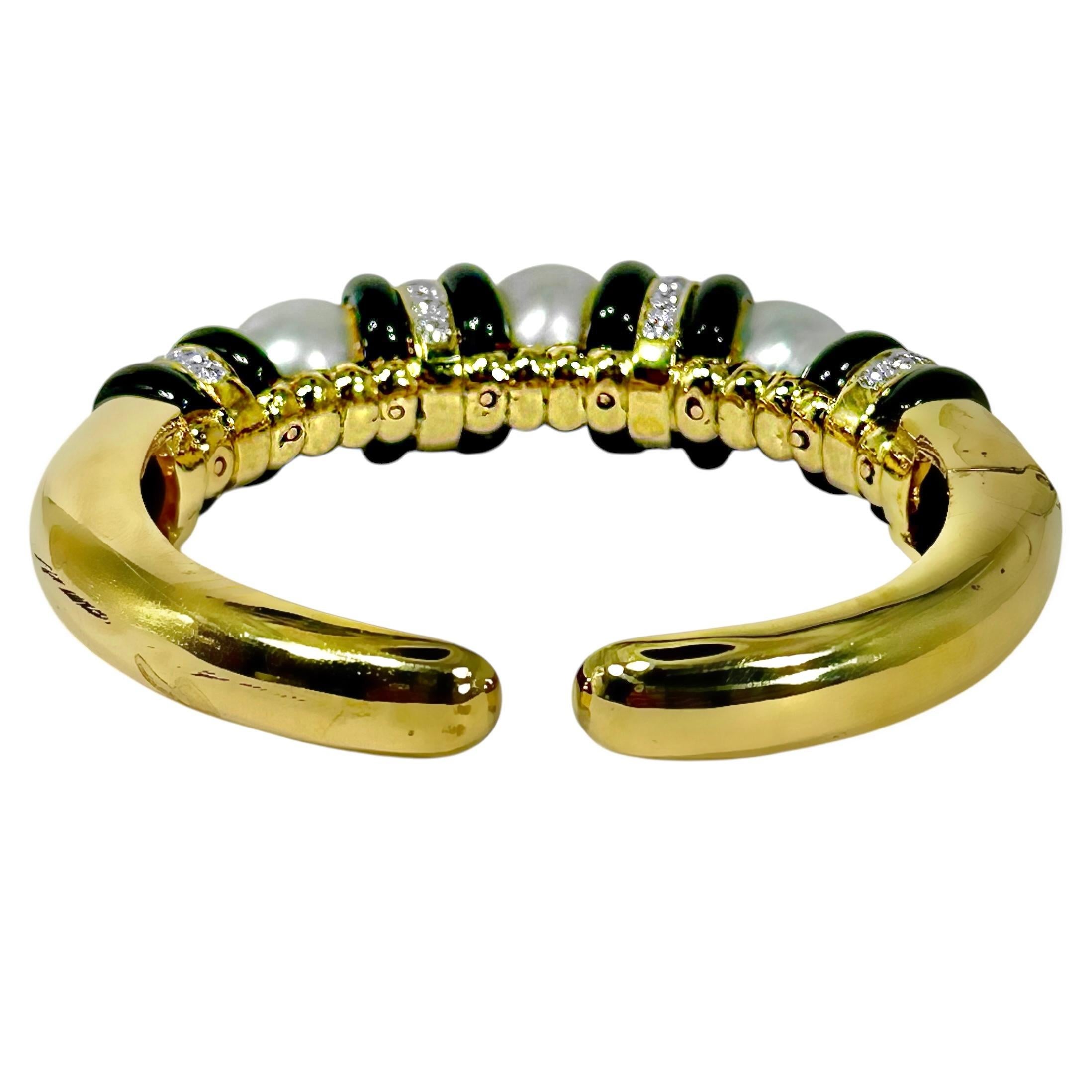 Women's Striking 18K Yellow Gold South Sea Pearl, Onyx And Diamond Bracelet For Sale