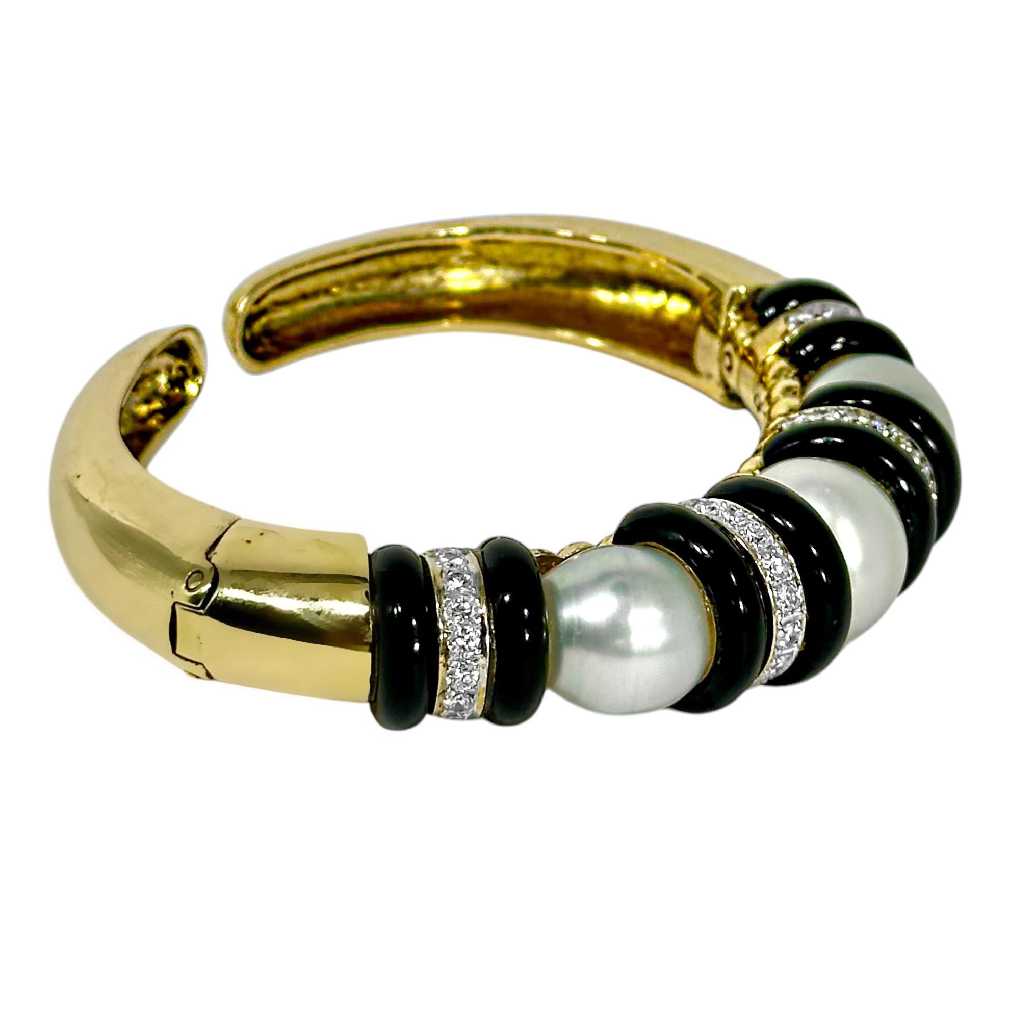 Striking 18K Yellow Gold South Sea Pearl, Onyx And Diamond Bracelet For Sale 1