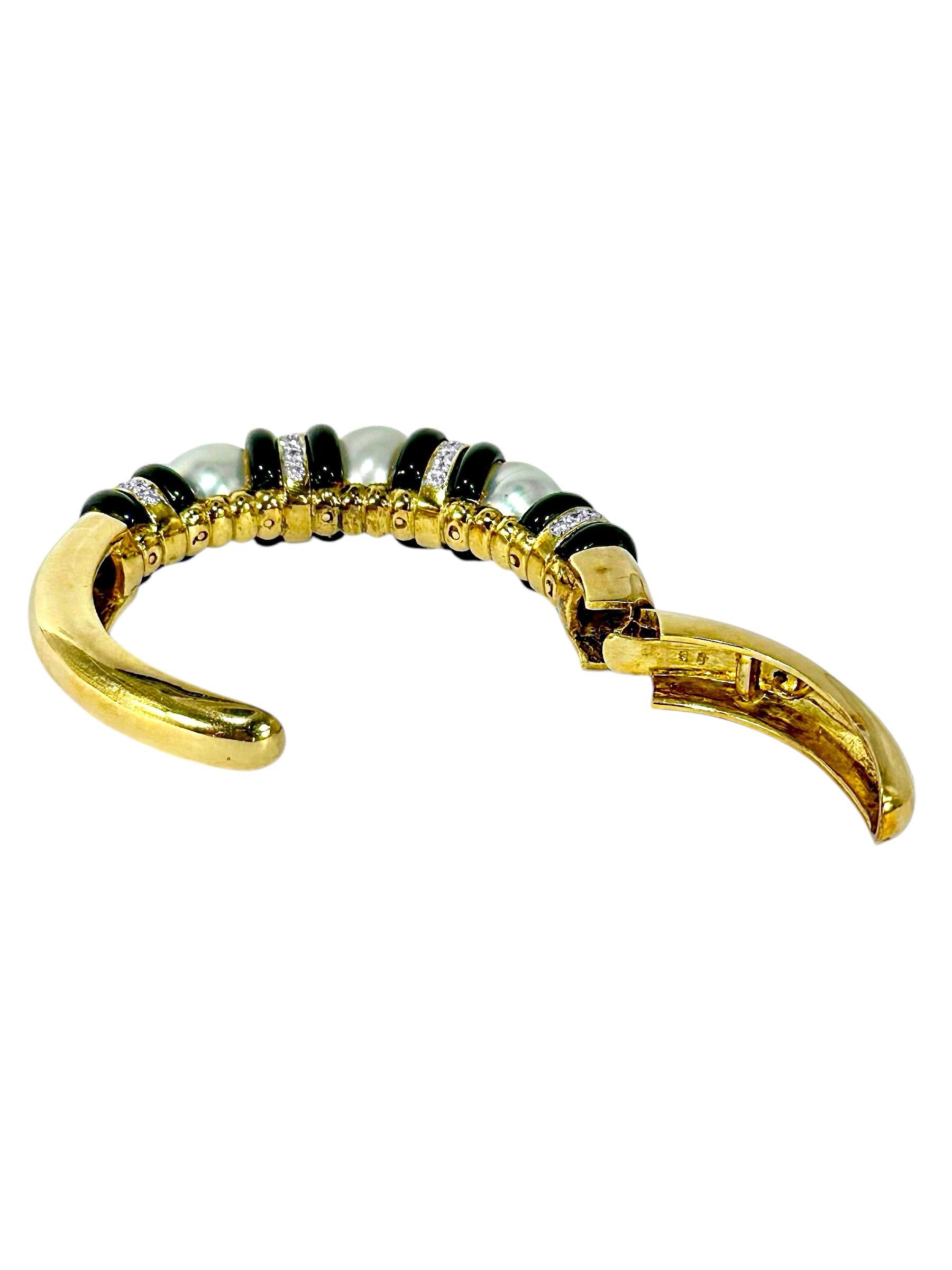 Striking 18K Yellow Gold South Sea Pearl, Onyx And Diamond Bracelet For Sale 3