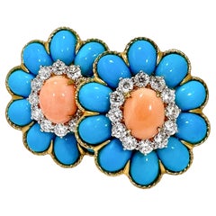 Superbes boucles d'oreilles vintage en or jaune 18 carats, corail peau d'ange, turquoise et diamants