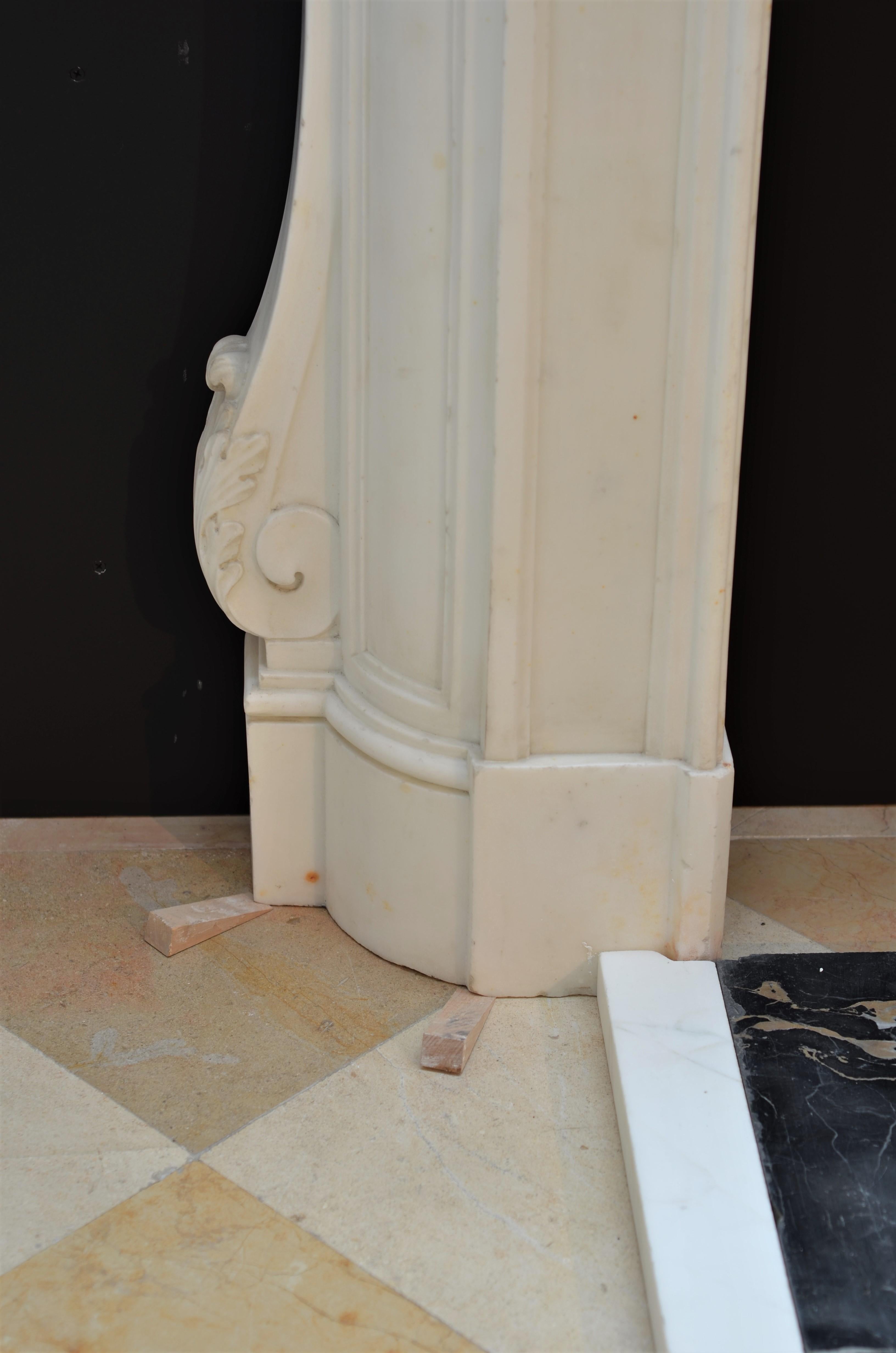 Striking 18th Century Italian Baroque Fireplace Mantel in Statuary Marble For Sale 15