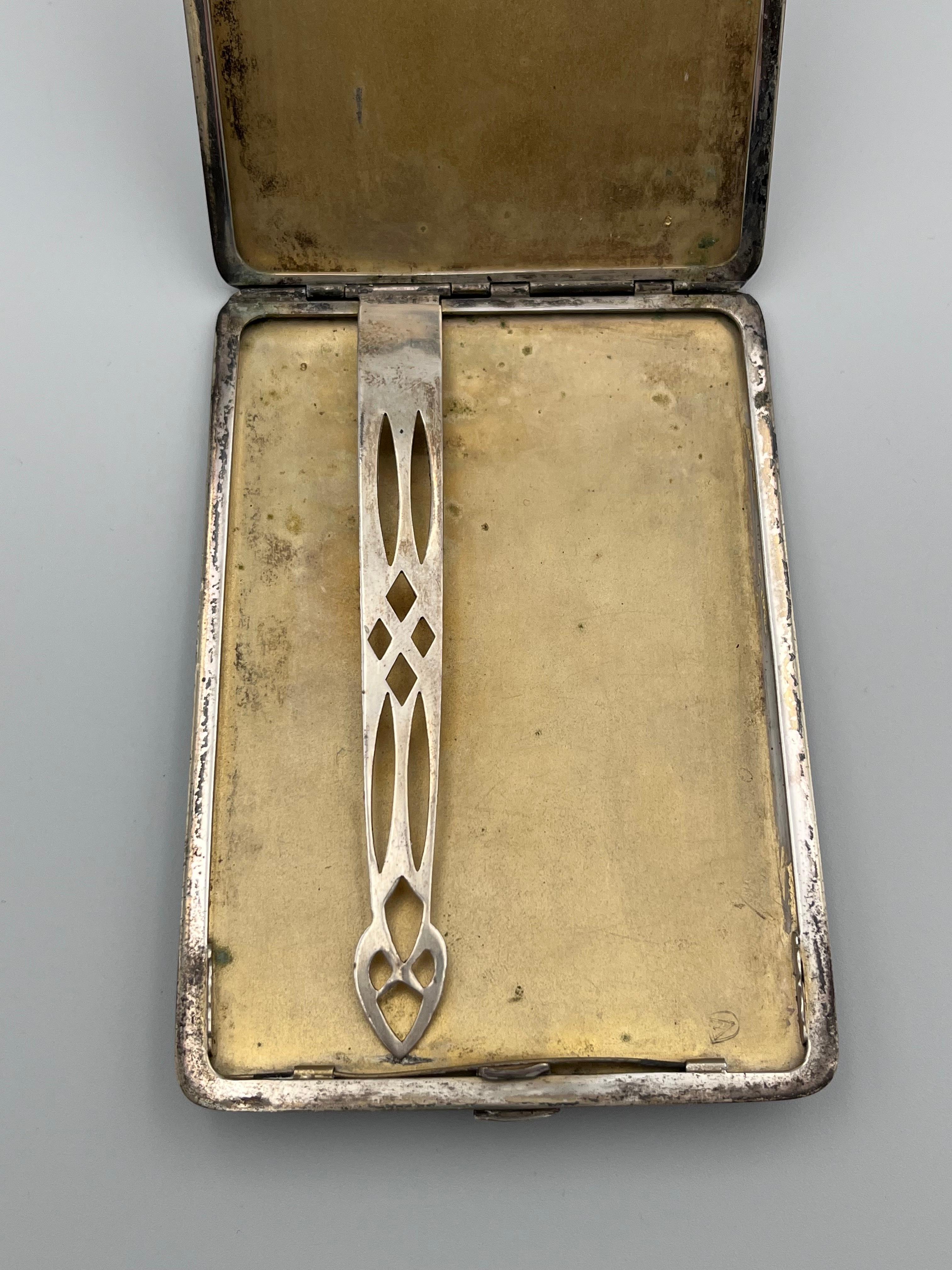 Straordinario portasigarette Art Deco del 1920 con guscio d'uovo in smalto rosso e nero in vendita 7