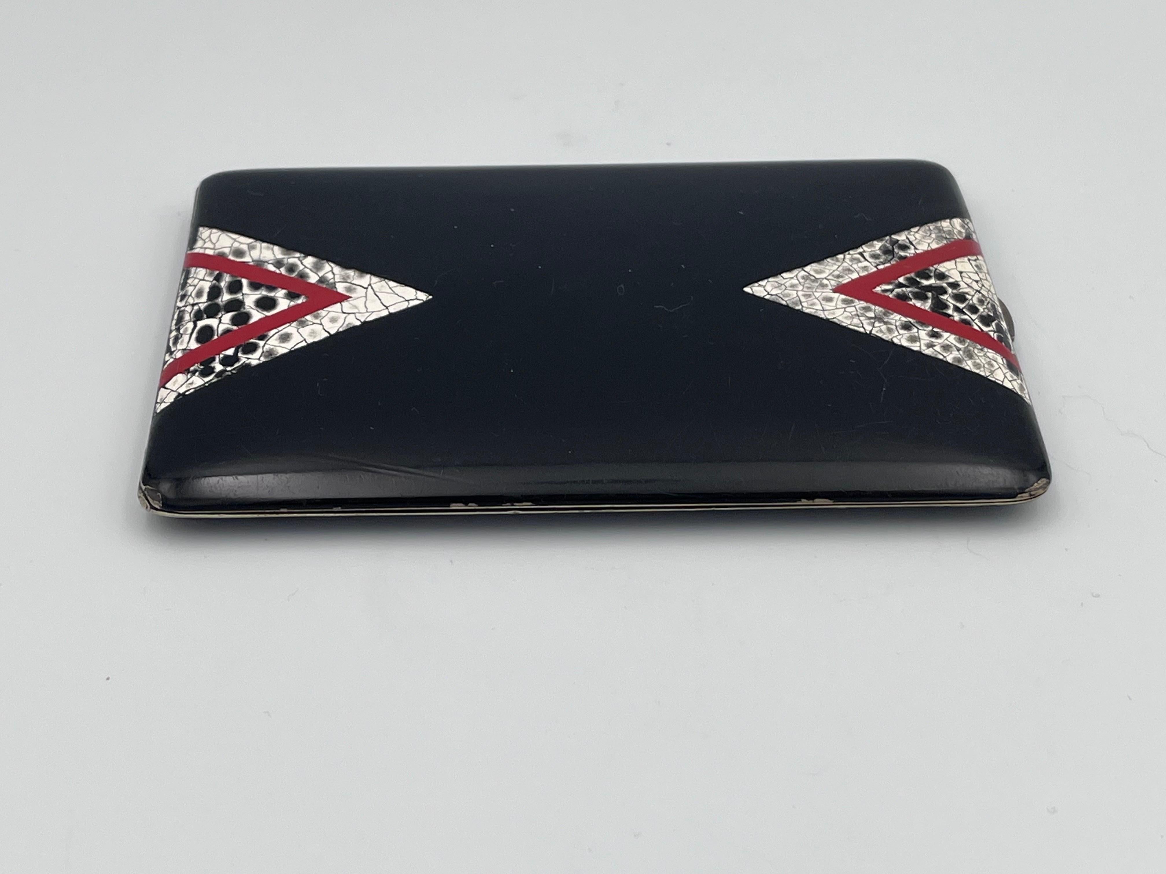 Straordinario portasigarette Art Deco del 1920 con guscio d'uovo in smalto rosso e nero in vendita 10