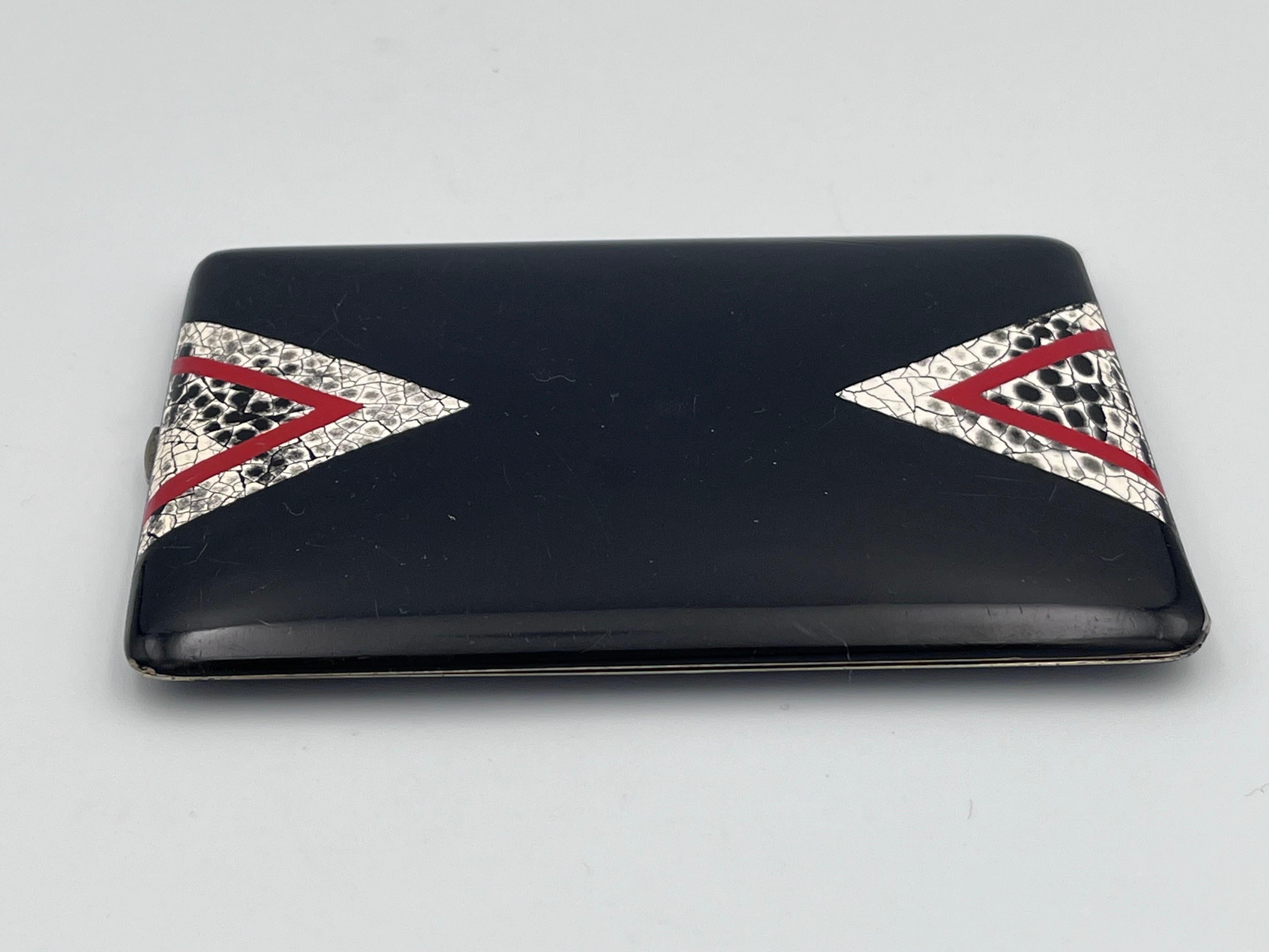 Straordinario portasigarette Art Deco del 1920 con guscio d'uovo in smalto rosso e nero in vendita 11