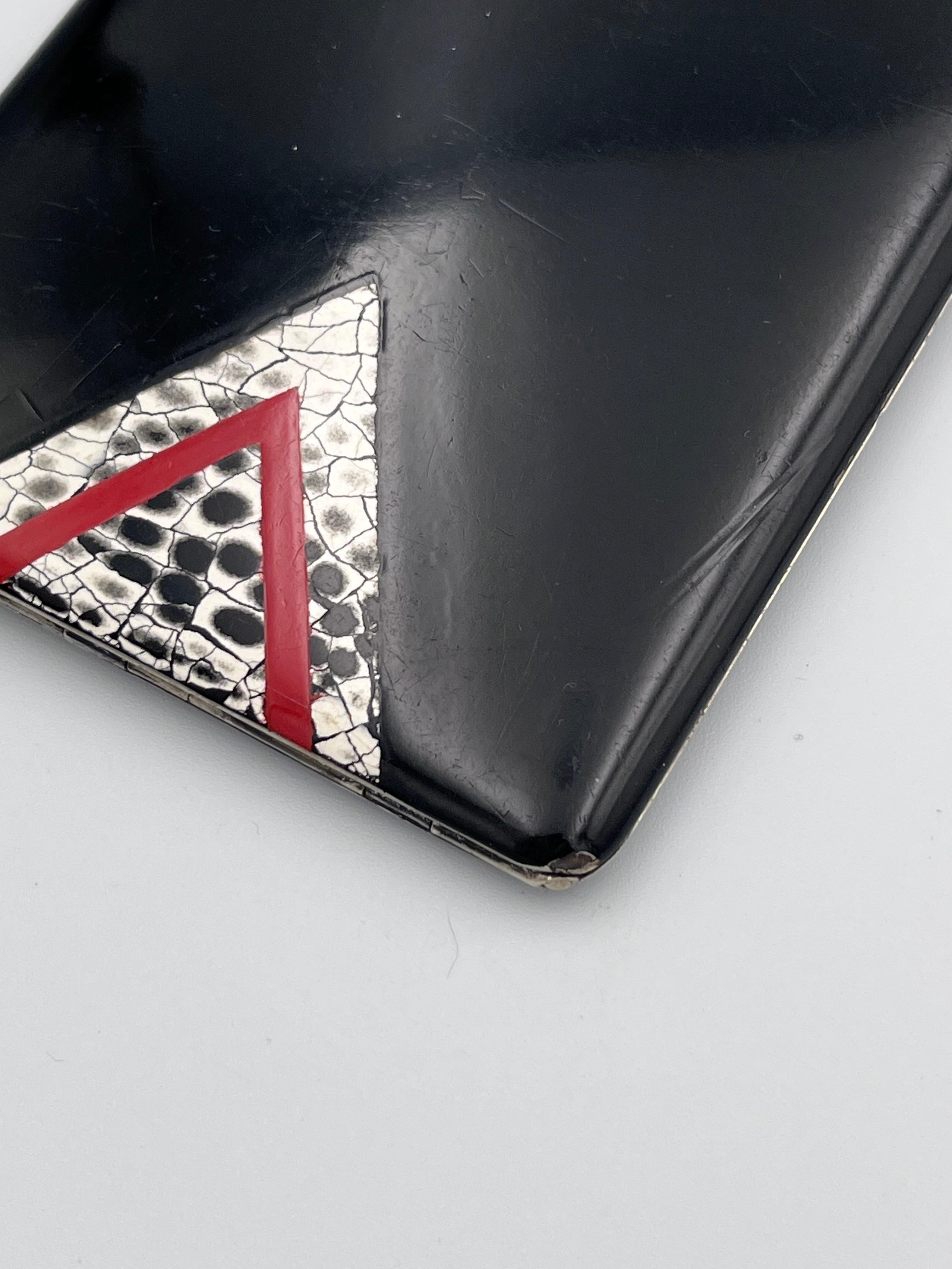 Smalto Straordinario portasigarette Art Deco del 1920 con guscio d'uovo in smalto rosso e nero in vendita
