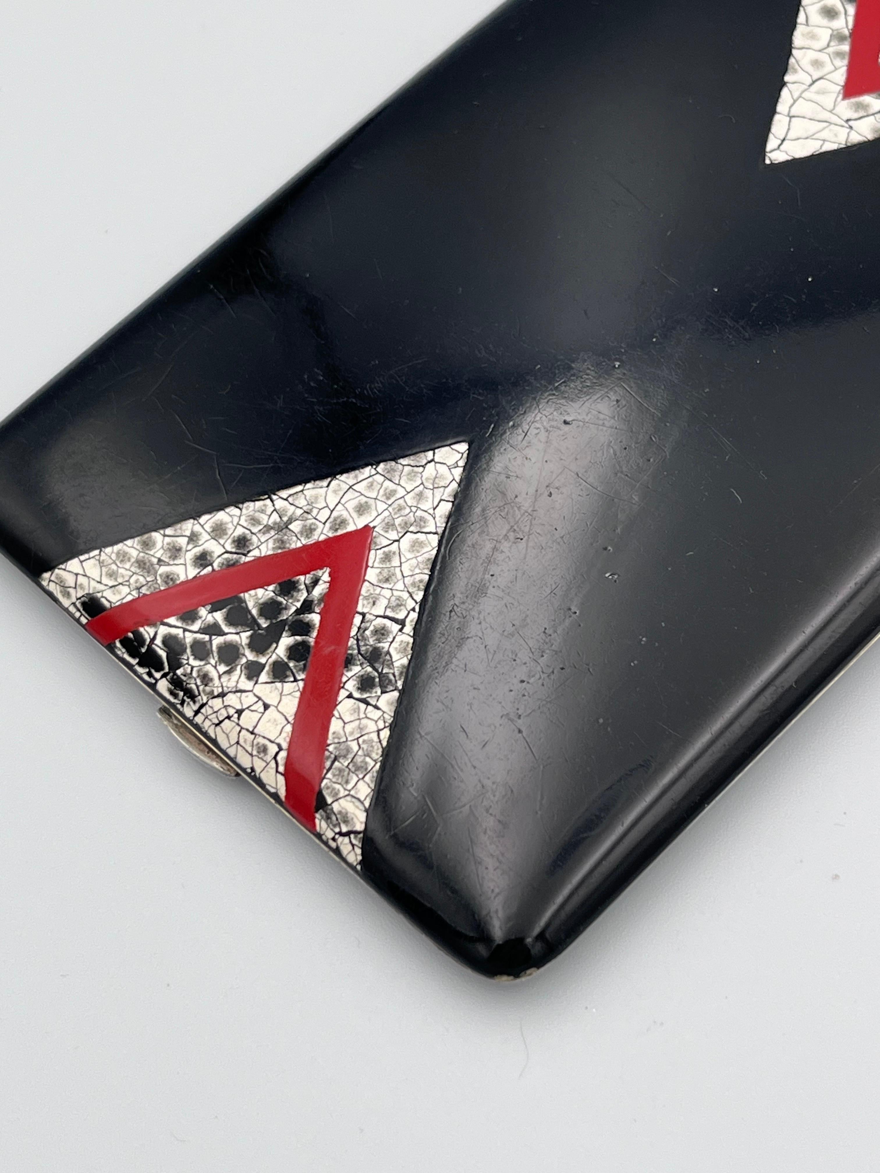 Straordinario portasigarette Art Deco del 1920 con guscio d'uovo in smalto rosso e nero in vendita 1