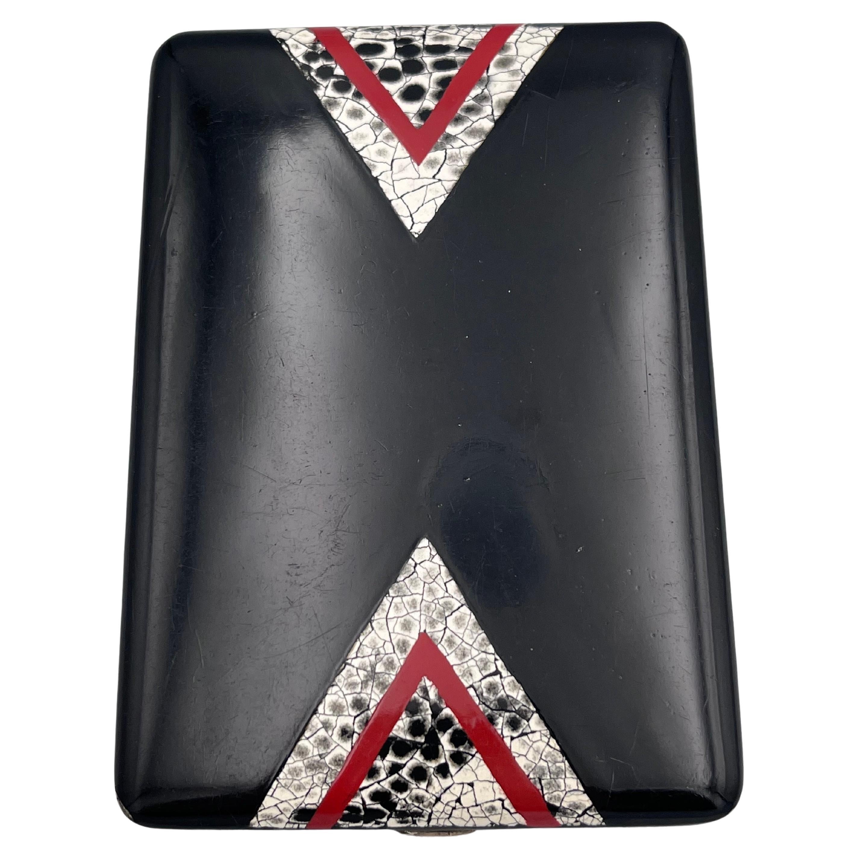 Straordinario portasigarette Art Deco del 1920 con guscio d'uovo in smalto rosso e nero