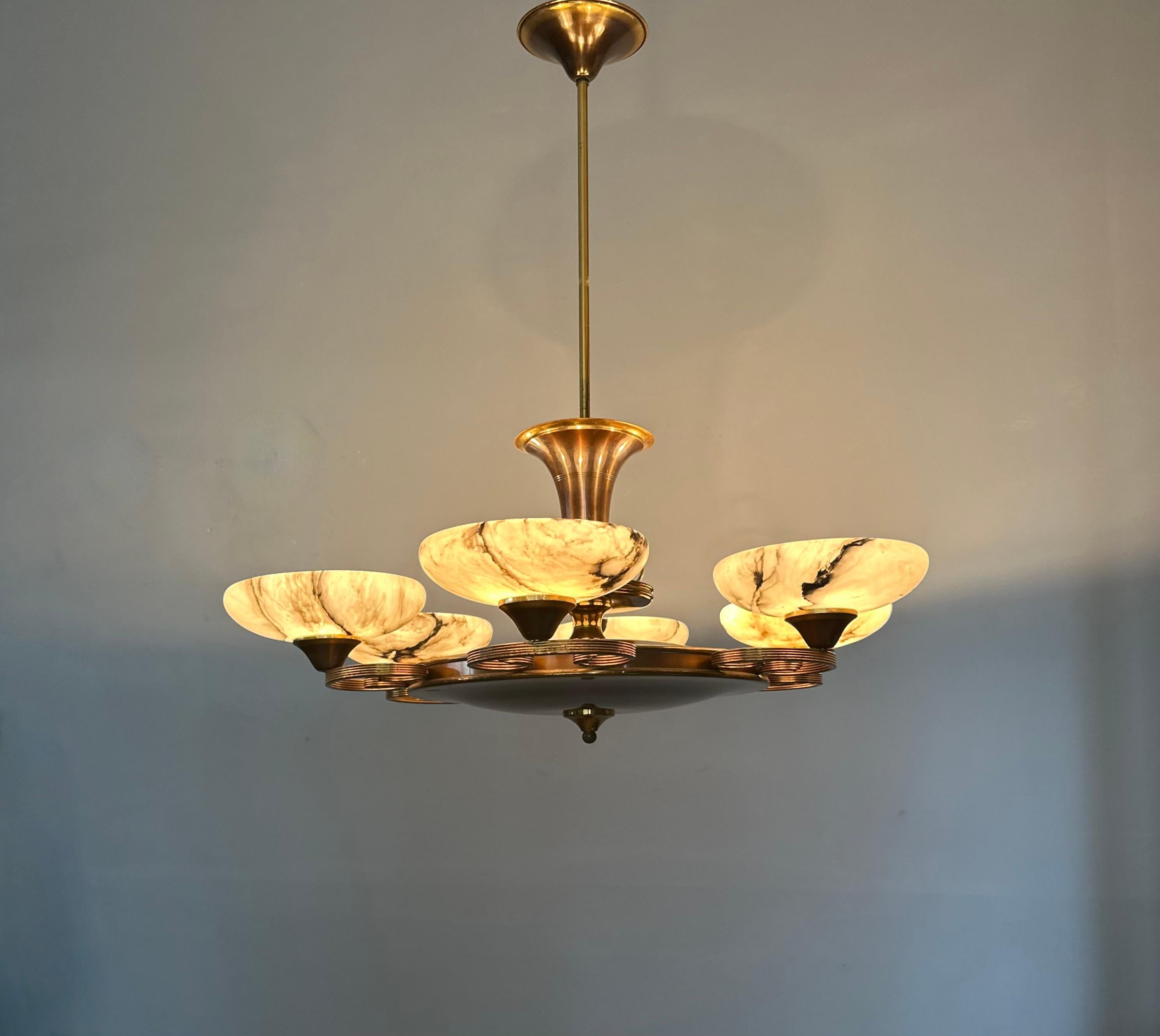 Lampadario a 6 luci Art Deco anni '30/50, Eleganza di Alabastro e Ottone in vendita 11
