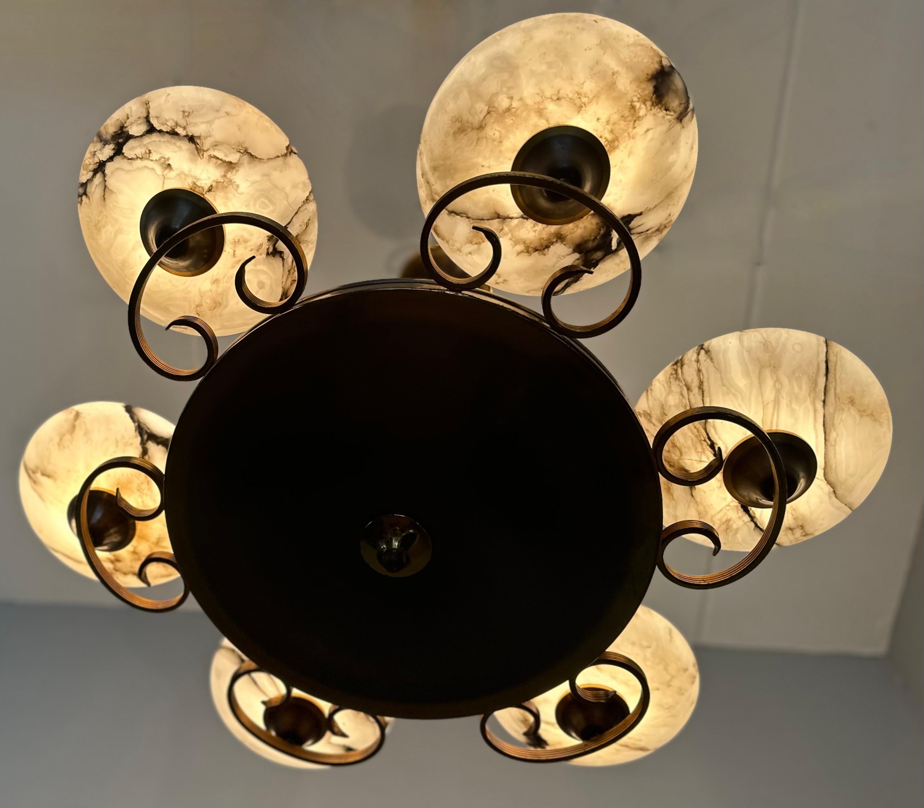 Lampadario a 6 luci Art Deco anni '30/50, Eleganza di Alabastro e Ottone in vendita 12