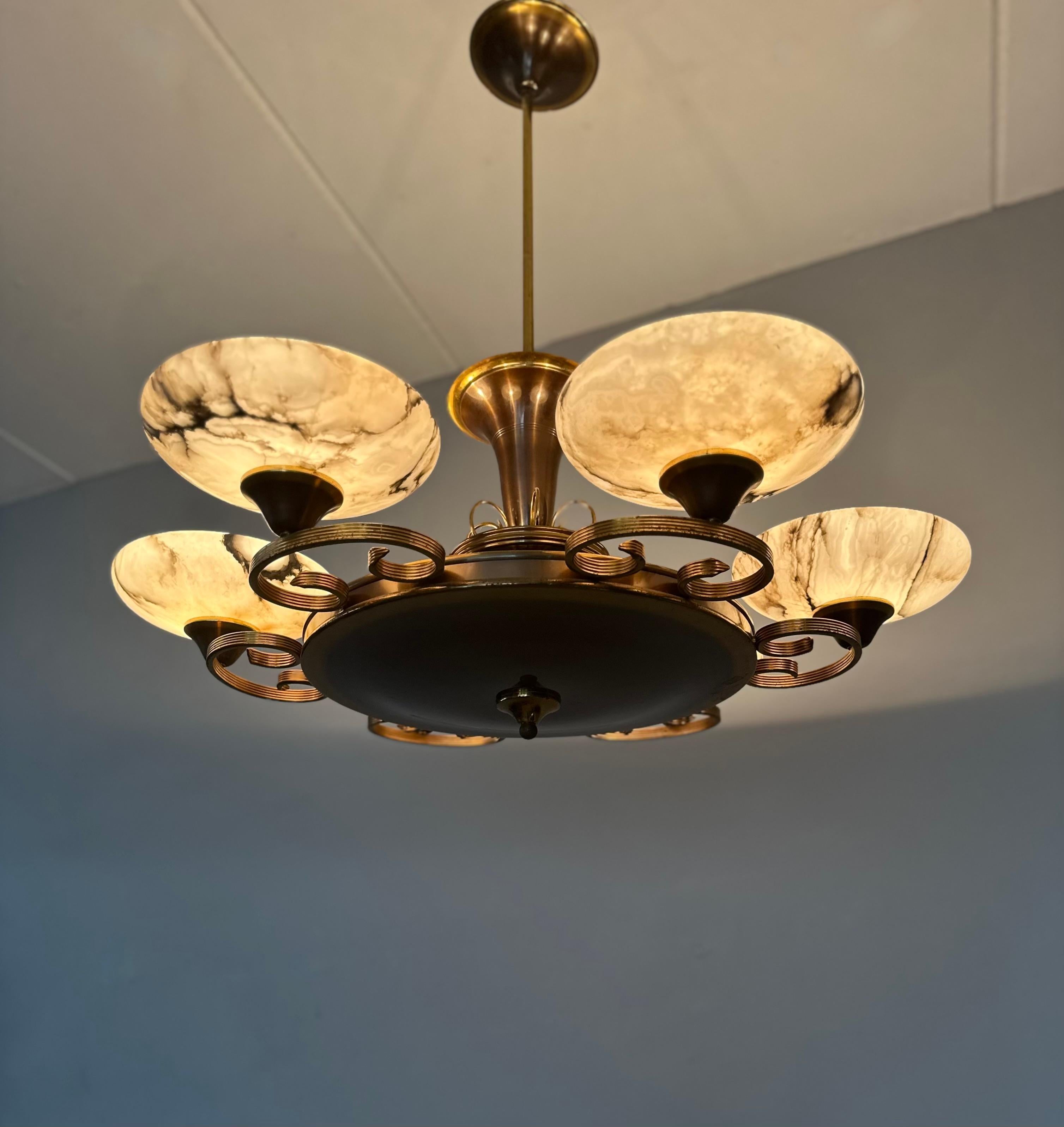Lampadario a 6 luci Art Deco anni '30/50, Eleganza di Alabastro e Ottone in vendita 13