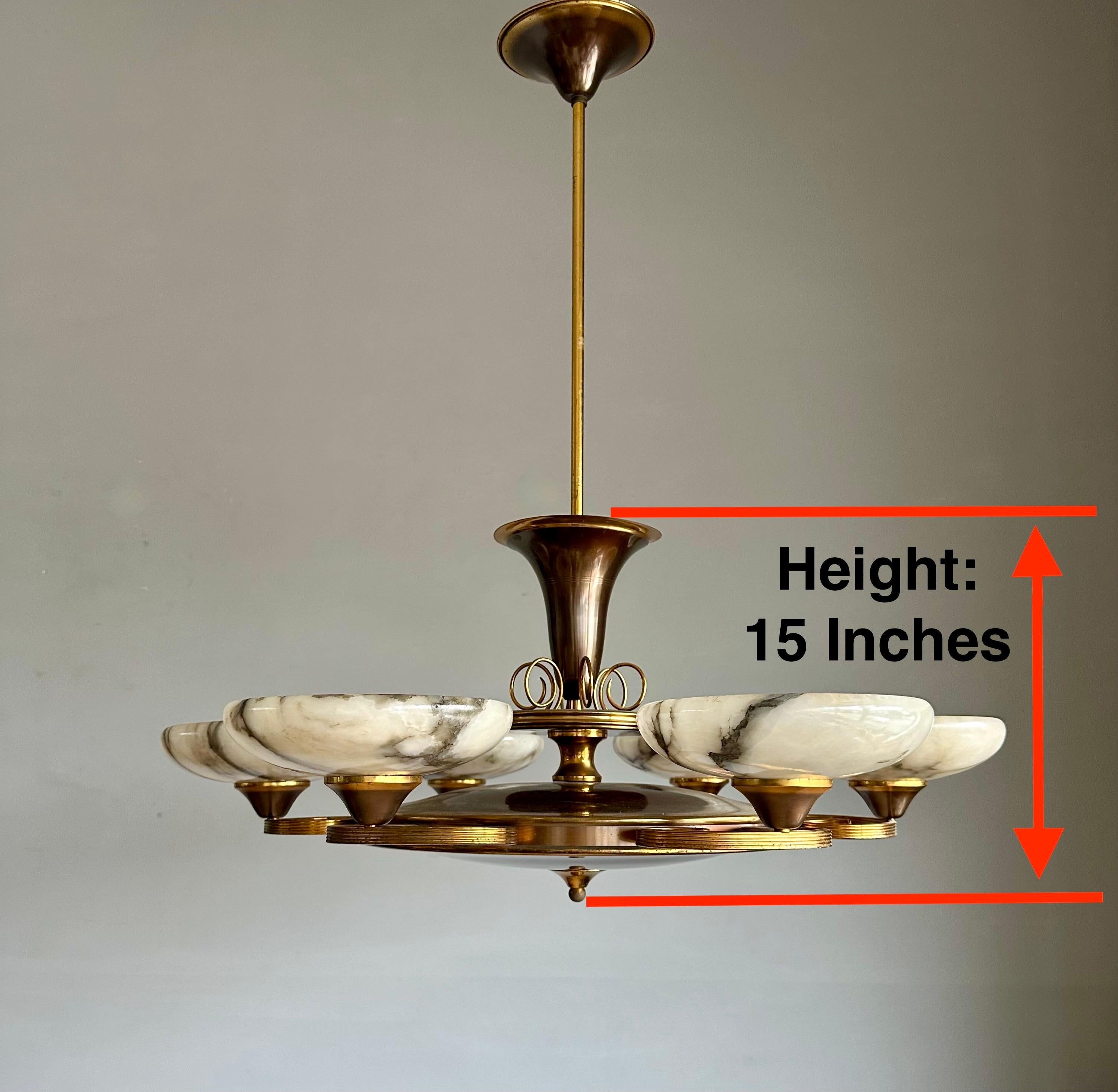 Art Déco Lampadario a 6 luci Art Deco anni '30/50, Eleganza di Alabastro e Ottone in vendita