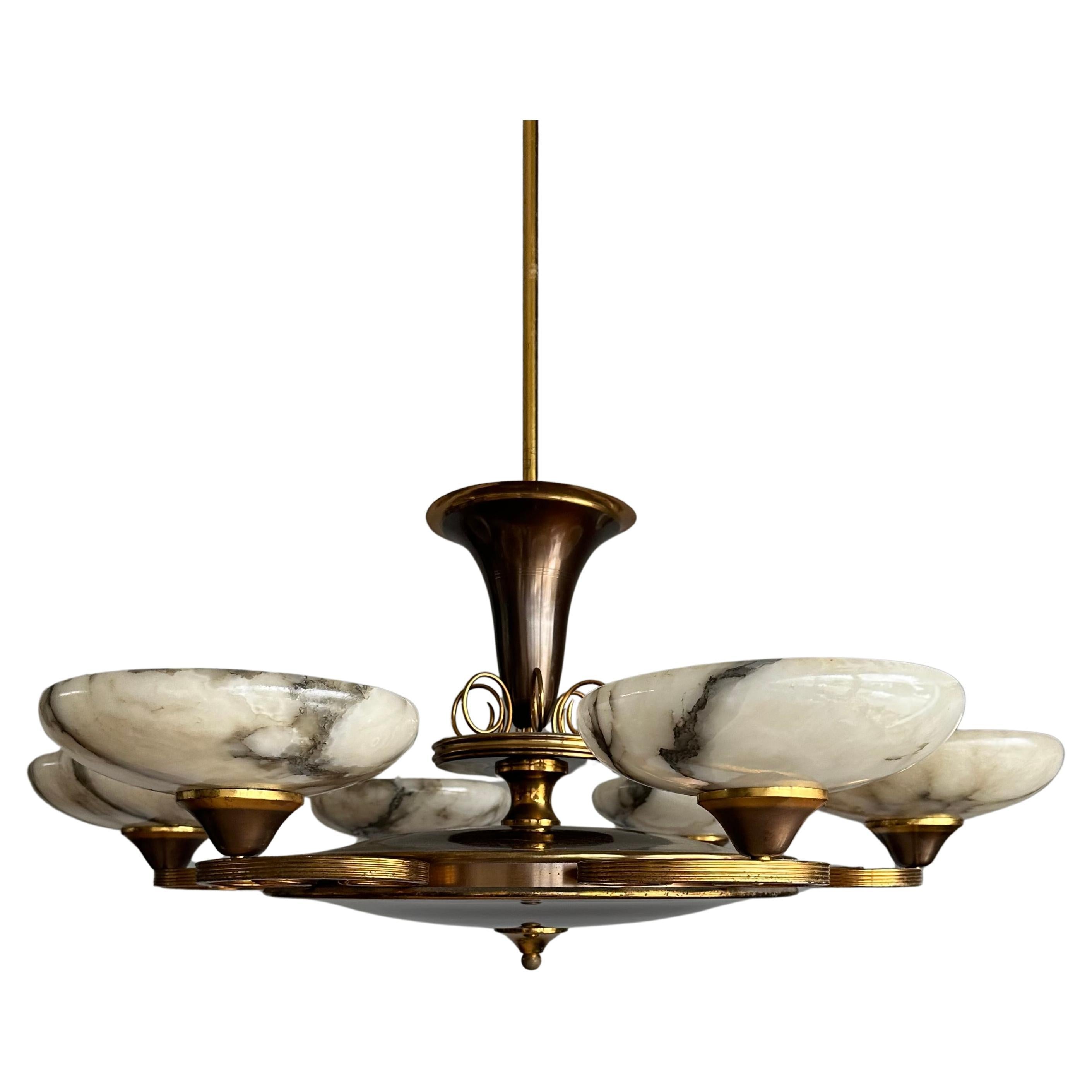 Lampadario a 6 luci Art Deco anni '30/50, Eleganza di Alabastro e Ottone in vendita