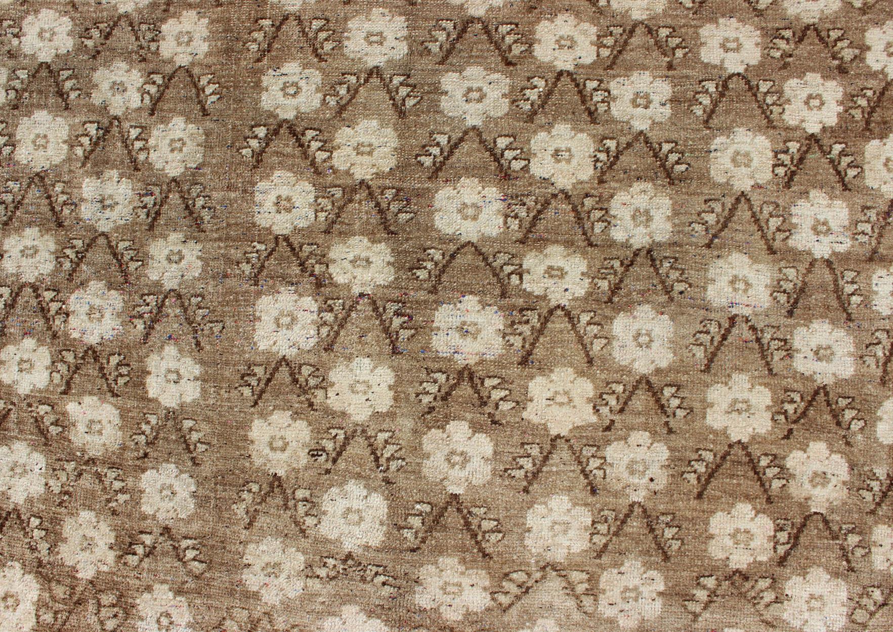 Wool Striking 1940s Turkish Konya Rug with Flower Motifs in Brown and Cream For Sale