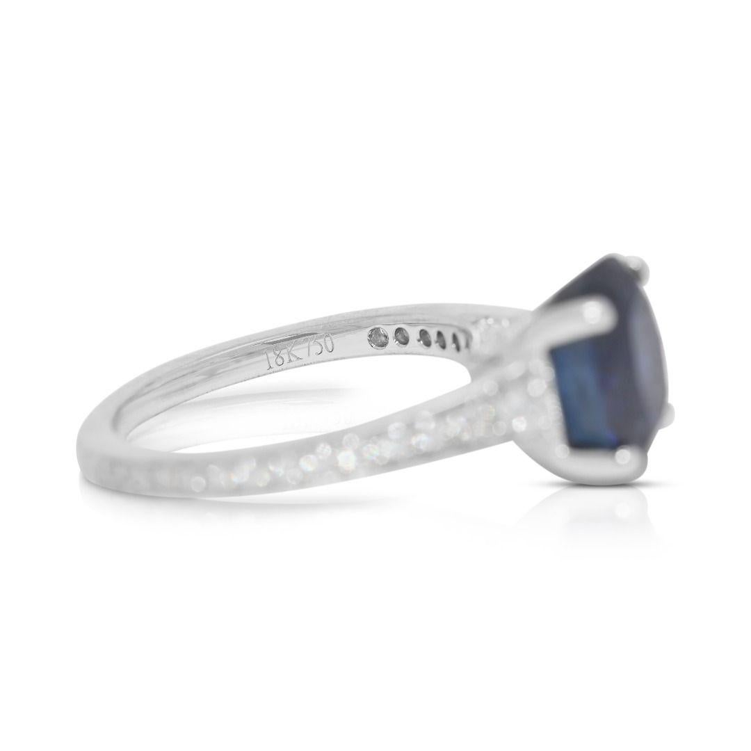 Striking 3.76ct Pave Sapphire & Natural Diamond Ring in 18K White Gold Excellent état - En vente à רמת גן, IL