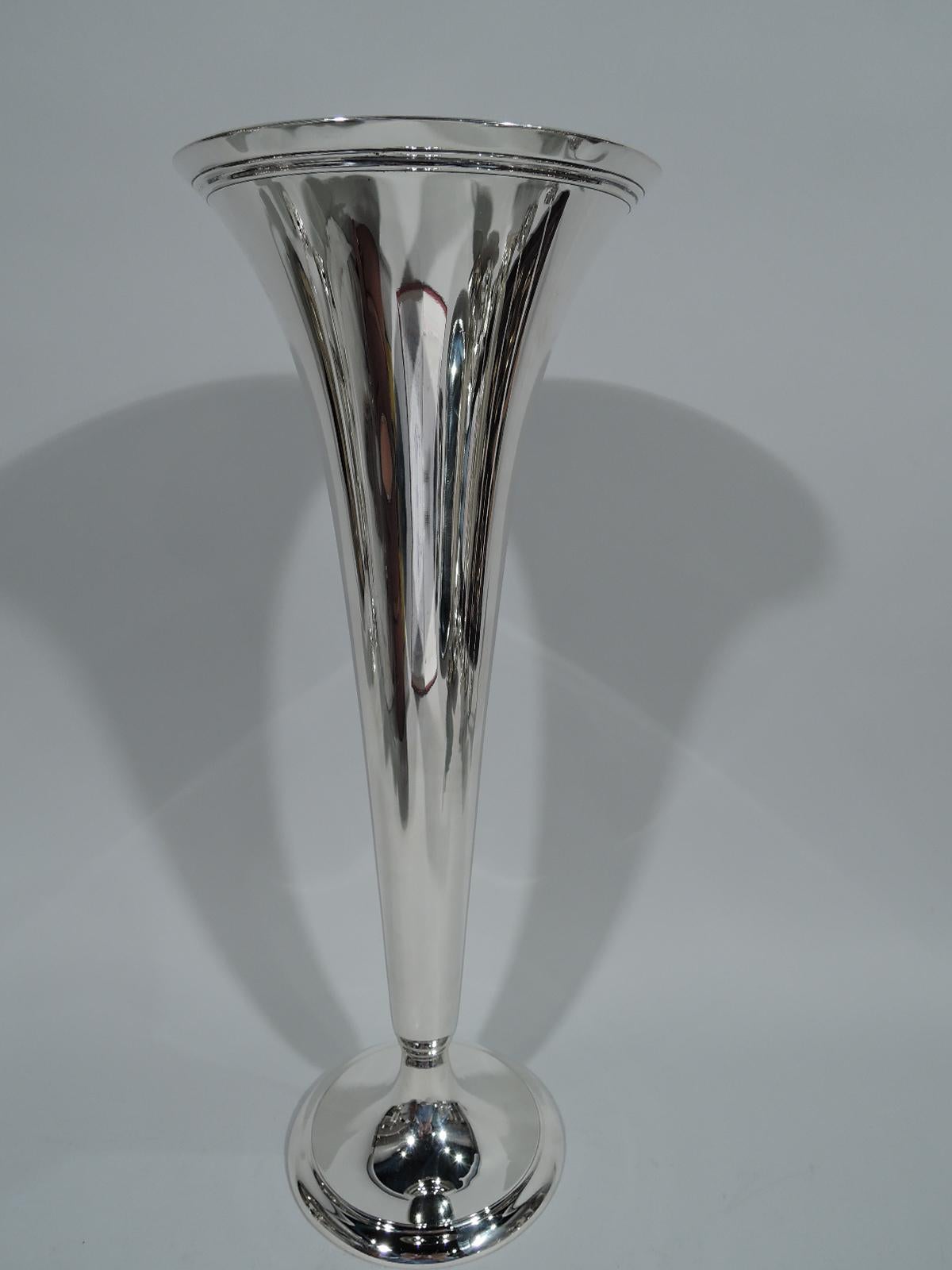 Striking Modern sterling silver trumpet vase. Made by Tiffany & Co. in New York. Cone mounted to stepped and raised foot. Ribbed rim band. Hallmark includes pattern no. 18594 (first produced in 1913) and director’s letter m (1907-47). Weight: 19