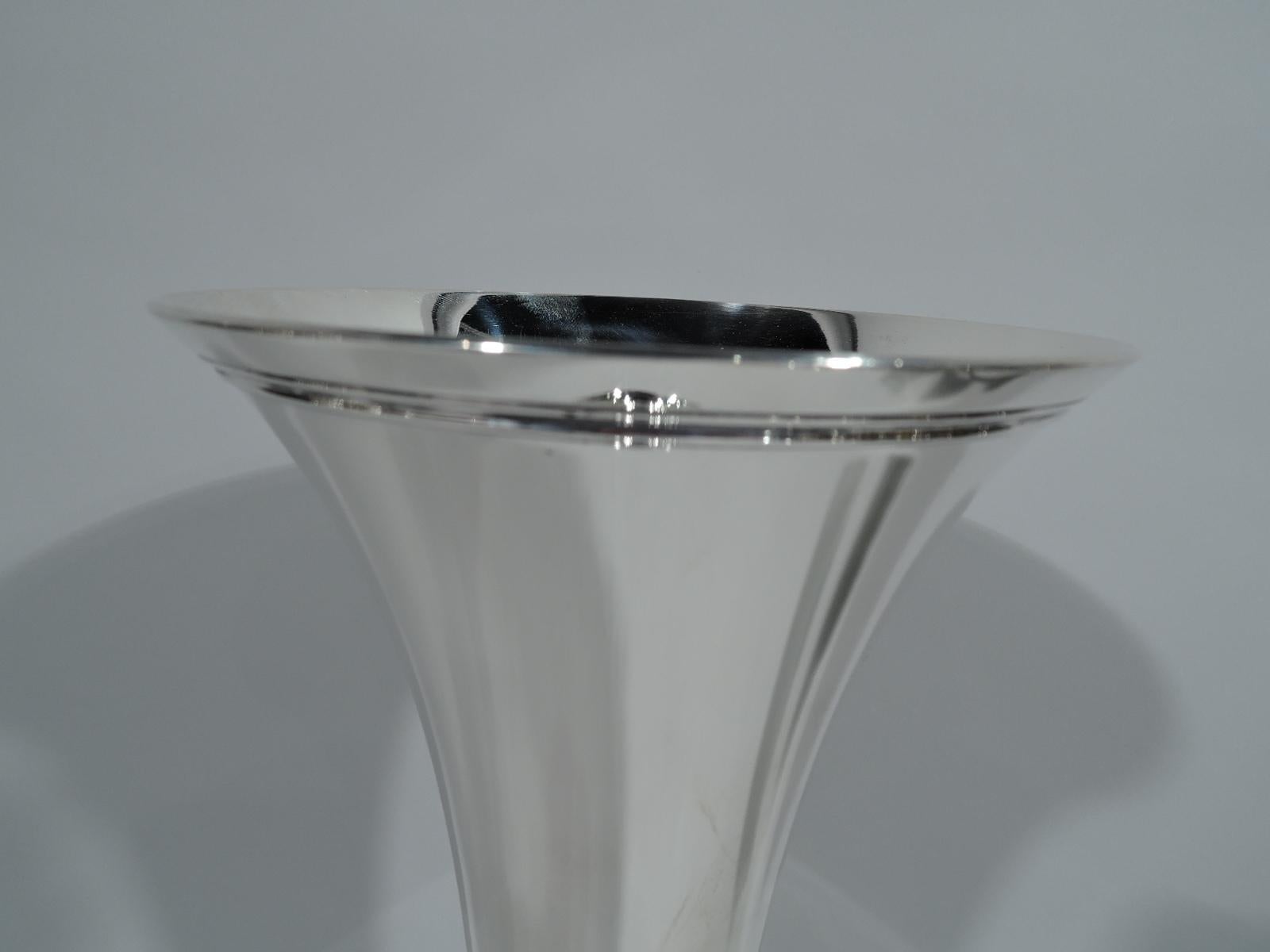 Striking American Modern Sterling Silver Trumpet Vase by Tiffany In Excellent Condition In New York, NY
