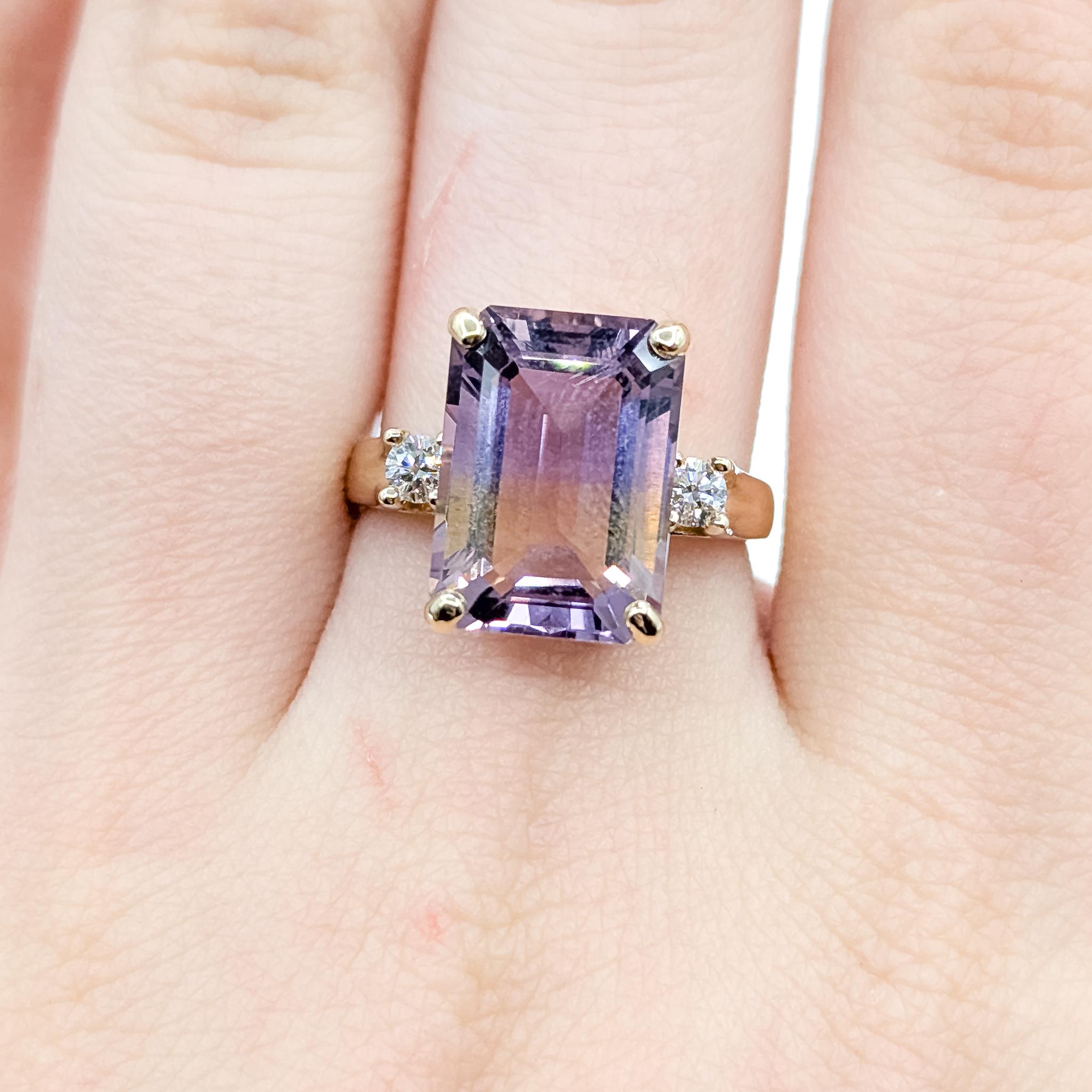 Striking Ametrine & Diamond Cocktail Ring in 14k Yellow Gold Excellent état - En vente à Bloomington, MN
