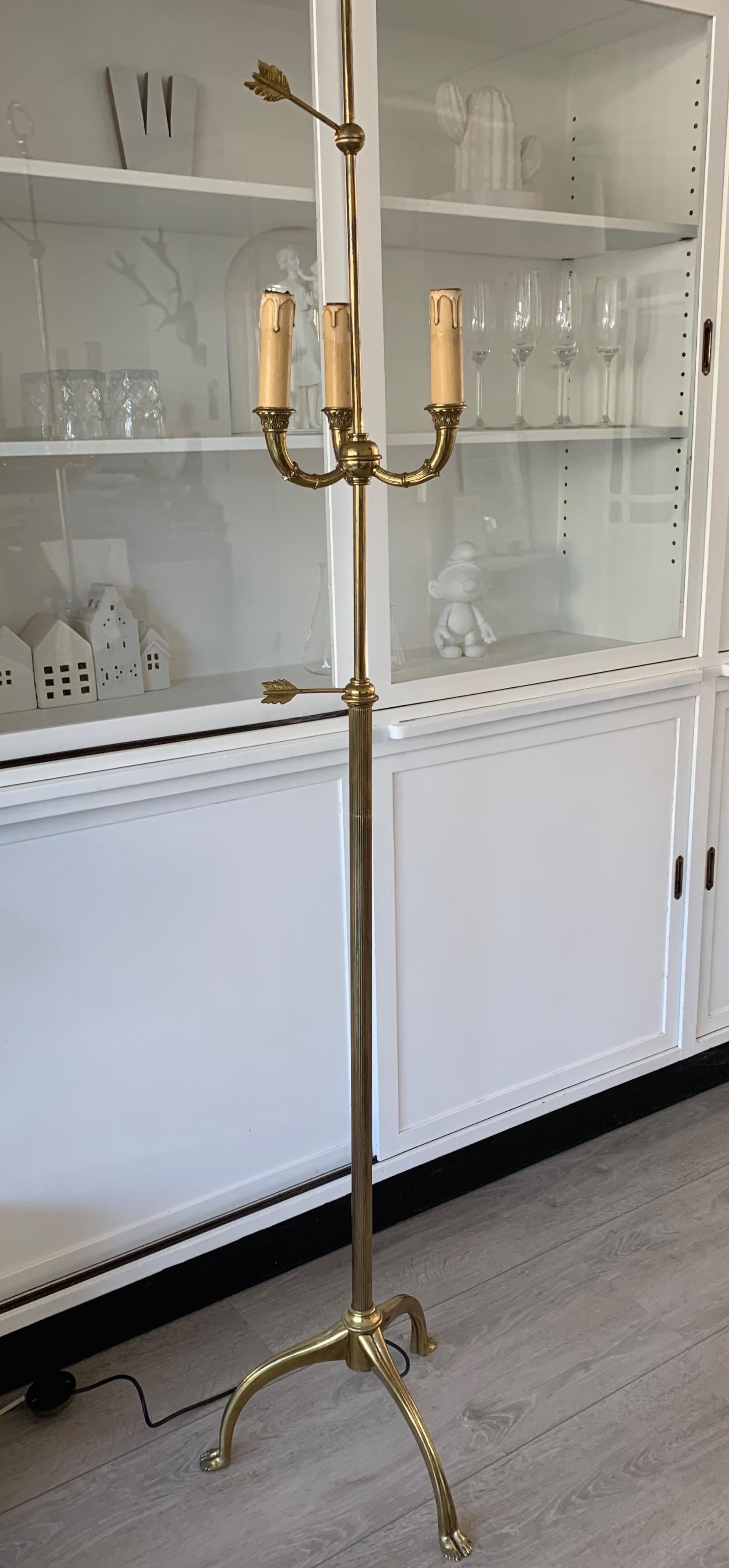 Meravigliosa lampada da terra francese a 3 luci/torce.

Se sei alla ricerca di una lampada da terra vivace ed elegante, questo apparecchio decorativo potrebbe essere la tua soluzione ideale. Questa lampada da terra artistica ed esteticamente