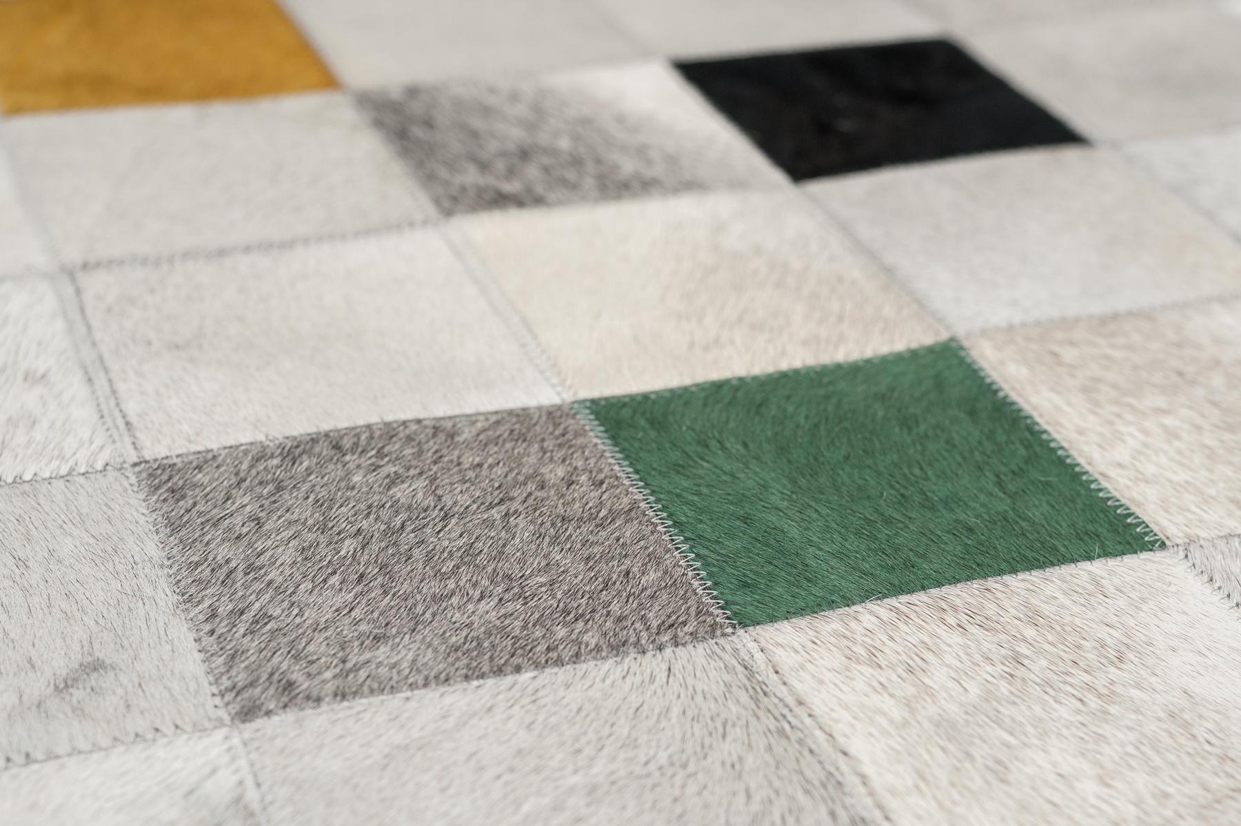 Grün, Grau, Senf Falling Squares Anpassbare Cowhide Bereich Boden Teppich Groß (Pakistanisch) im Angebot