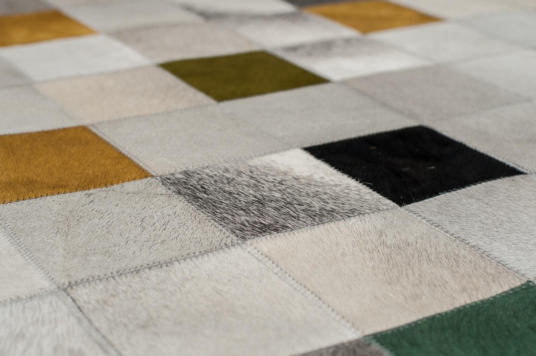 Grün, Grau, Senf Falling Squares Anpassbare Cowhide Bereich Boden Teppich Groß (Maschinell gefertigt) im Angebot