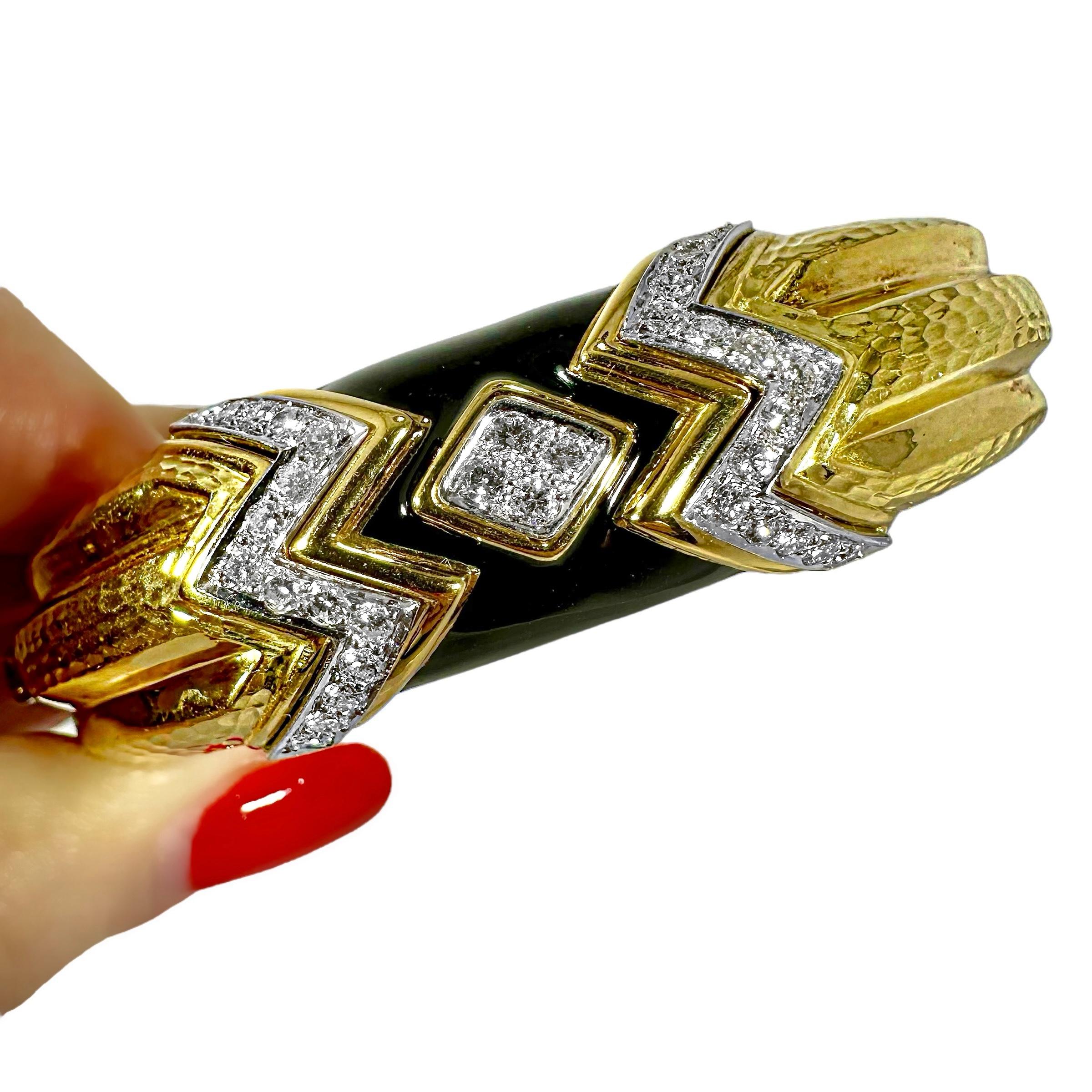 Stupefacente bracciale Andrew Clunn in oro 18 carati martellato, diamanti e smalto nero in vendita 8