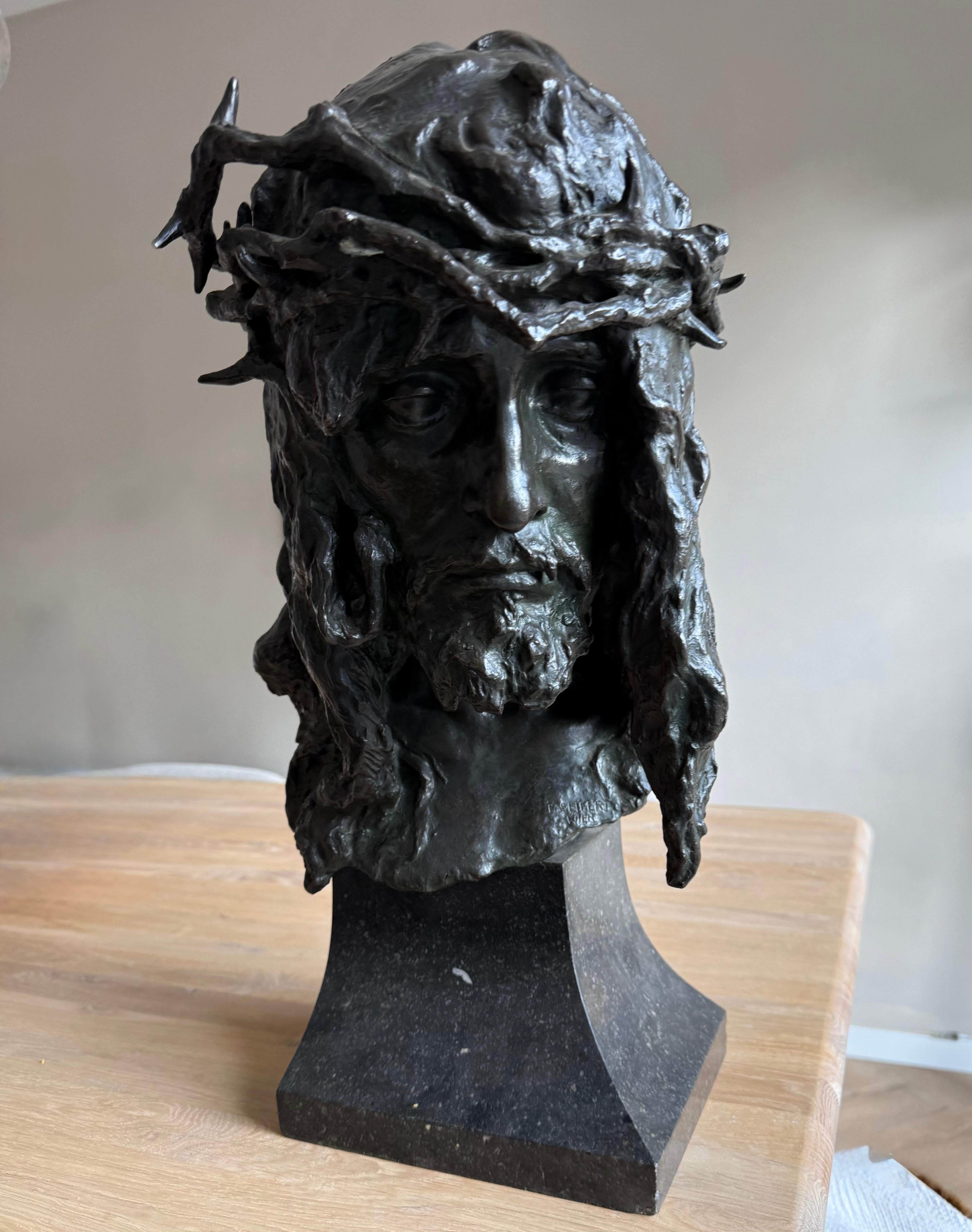 Auffällige antike österreichische Bronzebüste von Christus gekrönt w. Thorns von F. Seifert. im Angebot 3