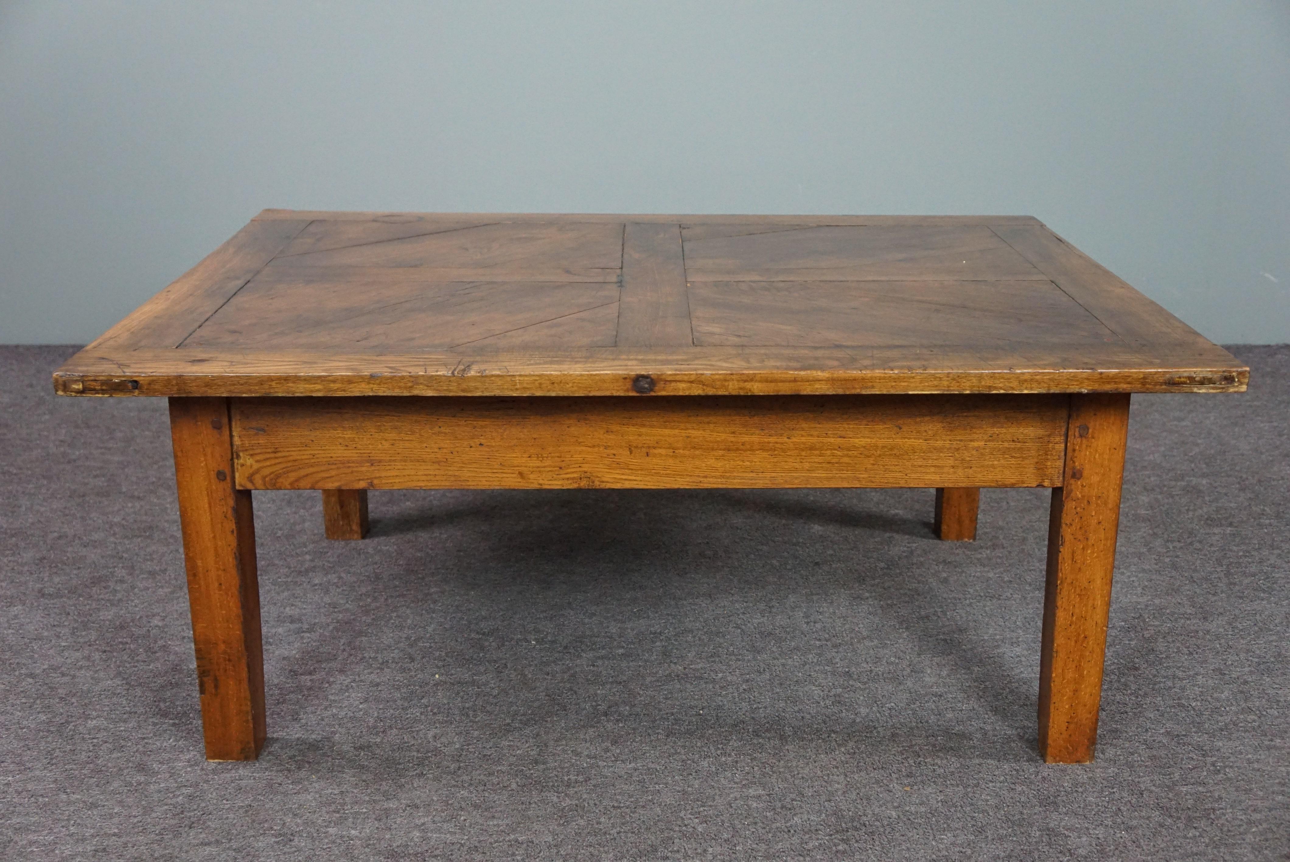 Wood Striking antique Southern European coffee table For Sale