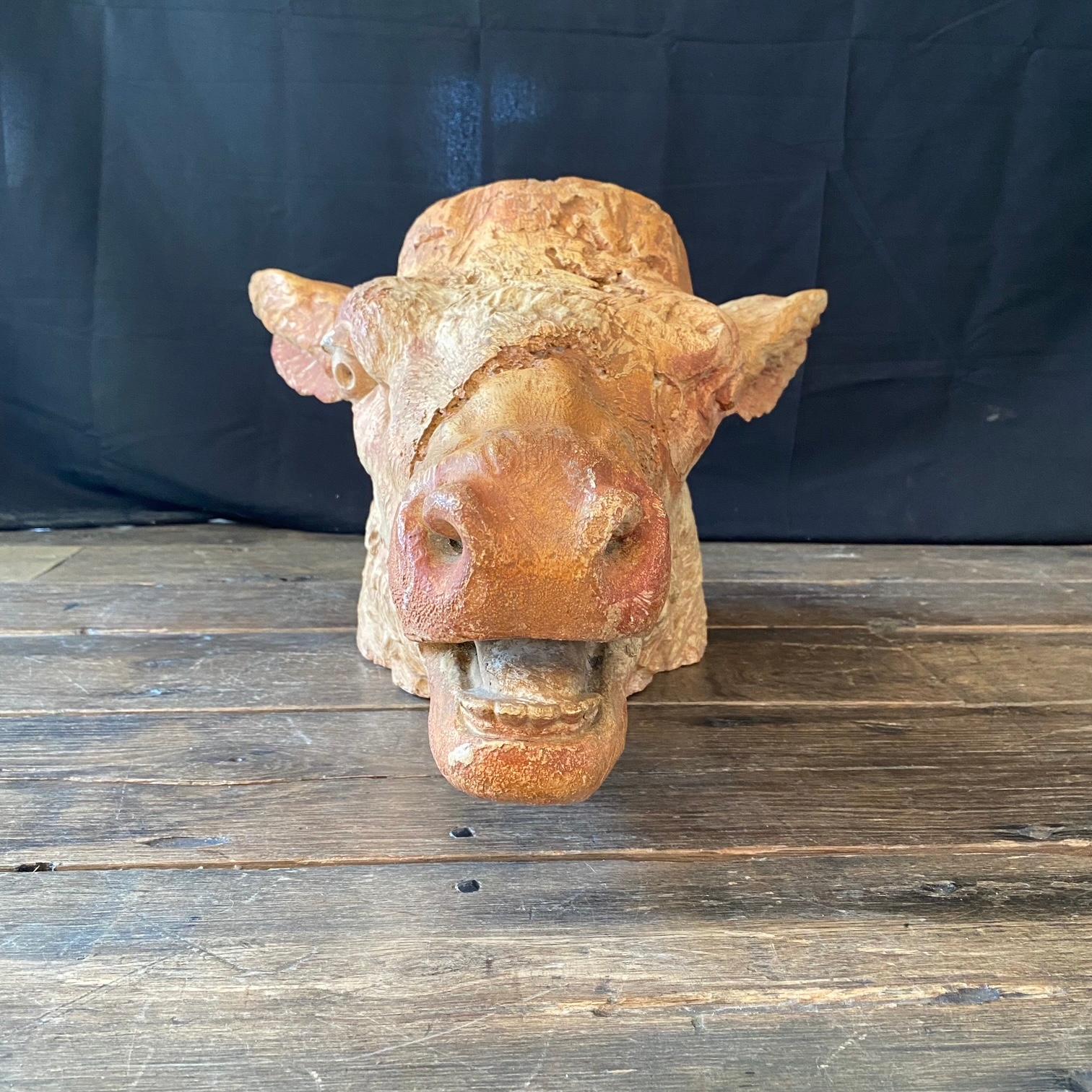 Sculpture de tête de vache ancienne en terre cuite provenant d'une boucherie française en vente 5