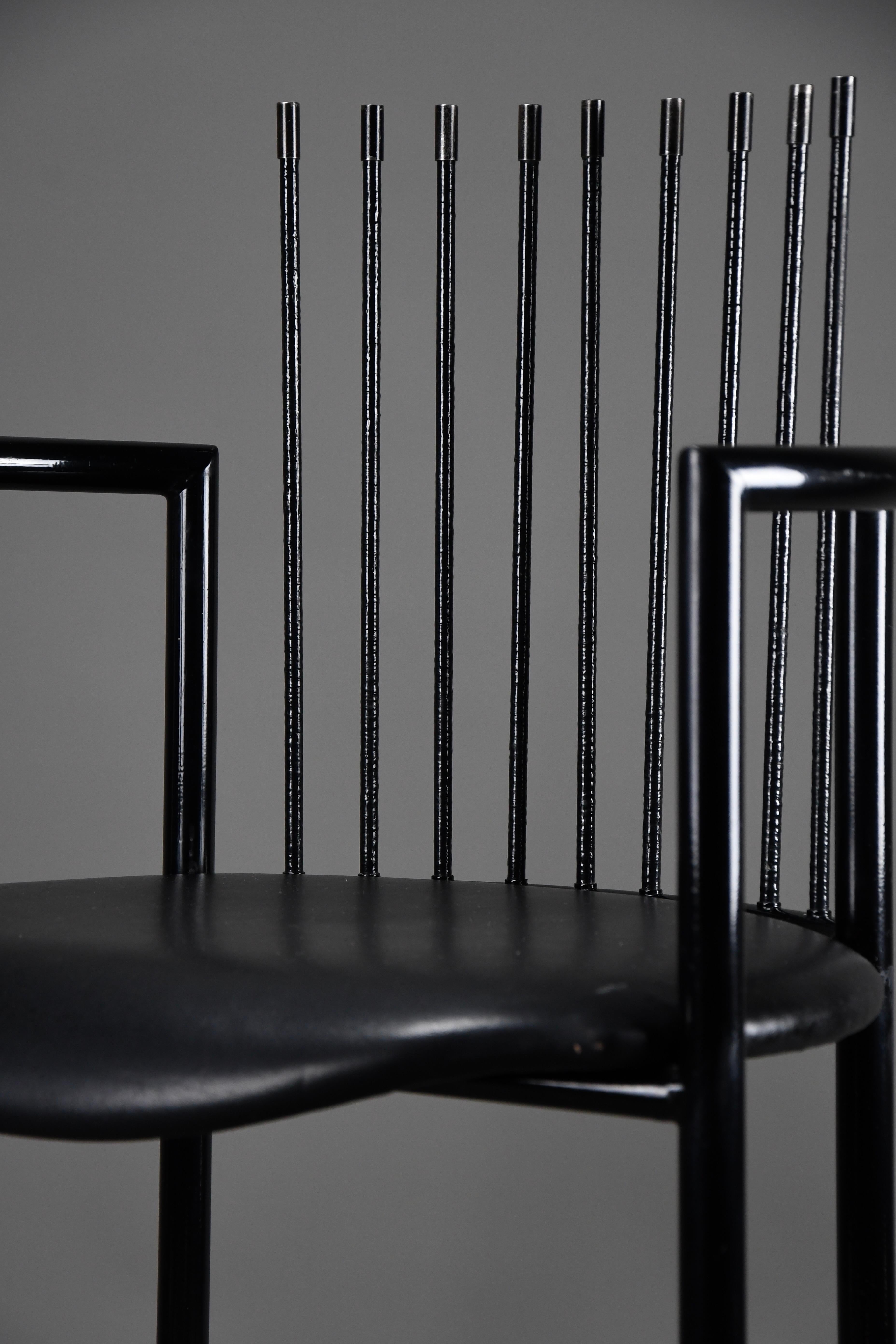 Llamativo sillón postmoderno Avant Garde al estilo de Shiro Kuramata en venta 3