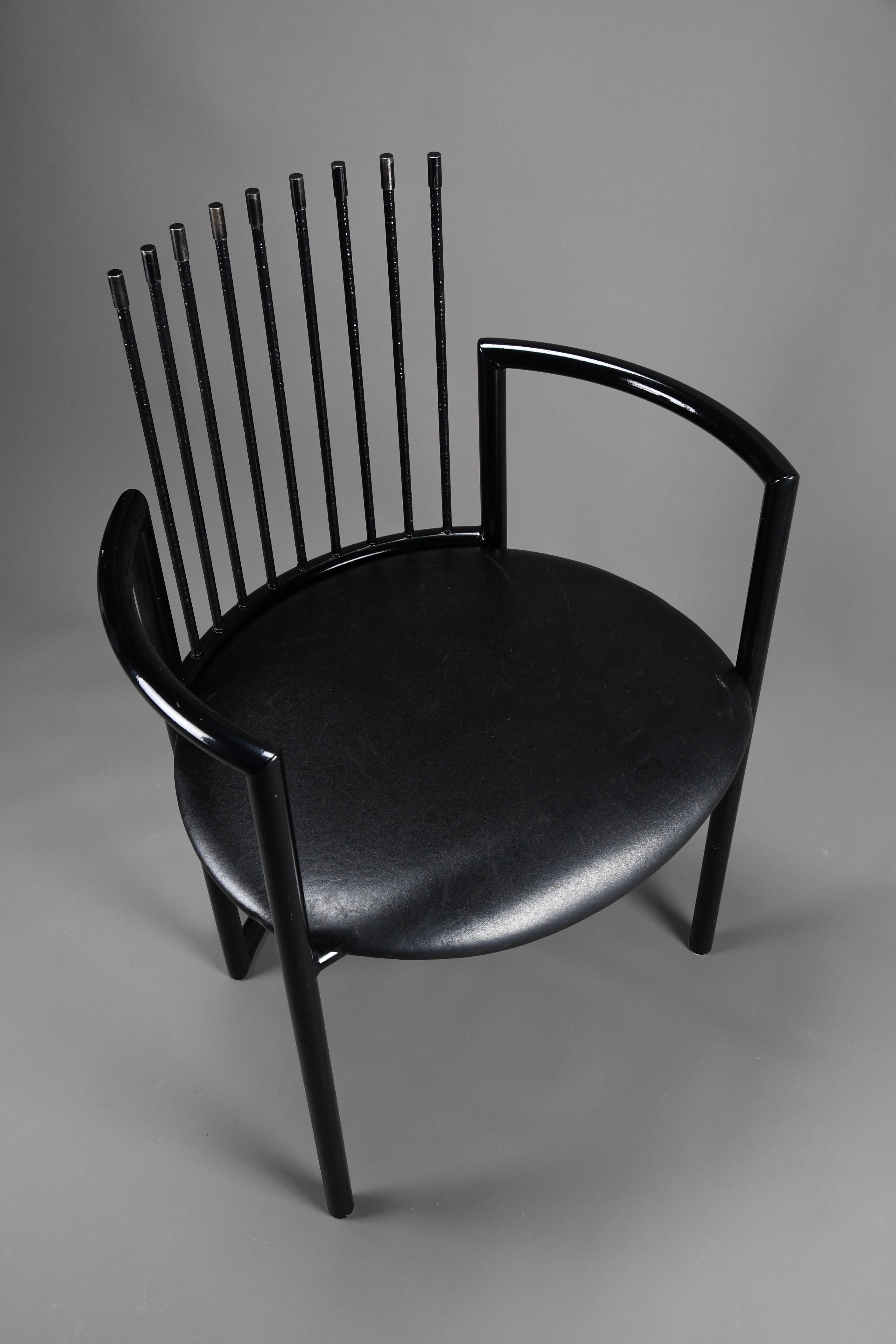 Llamativo sillón postmoderno Avant Garde al estilo de Shiro Kuramata en venta 4