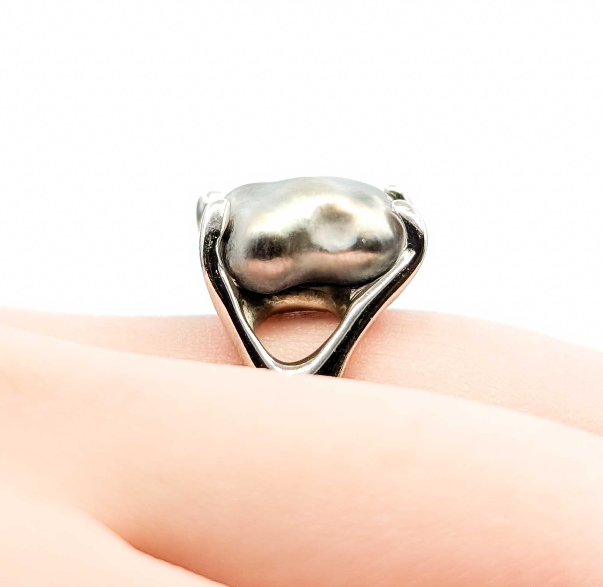 Taille grossière Bague en or blanc 14k avec perles baroques Whiting en vente