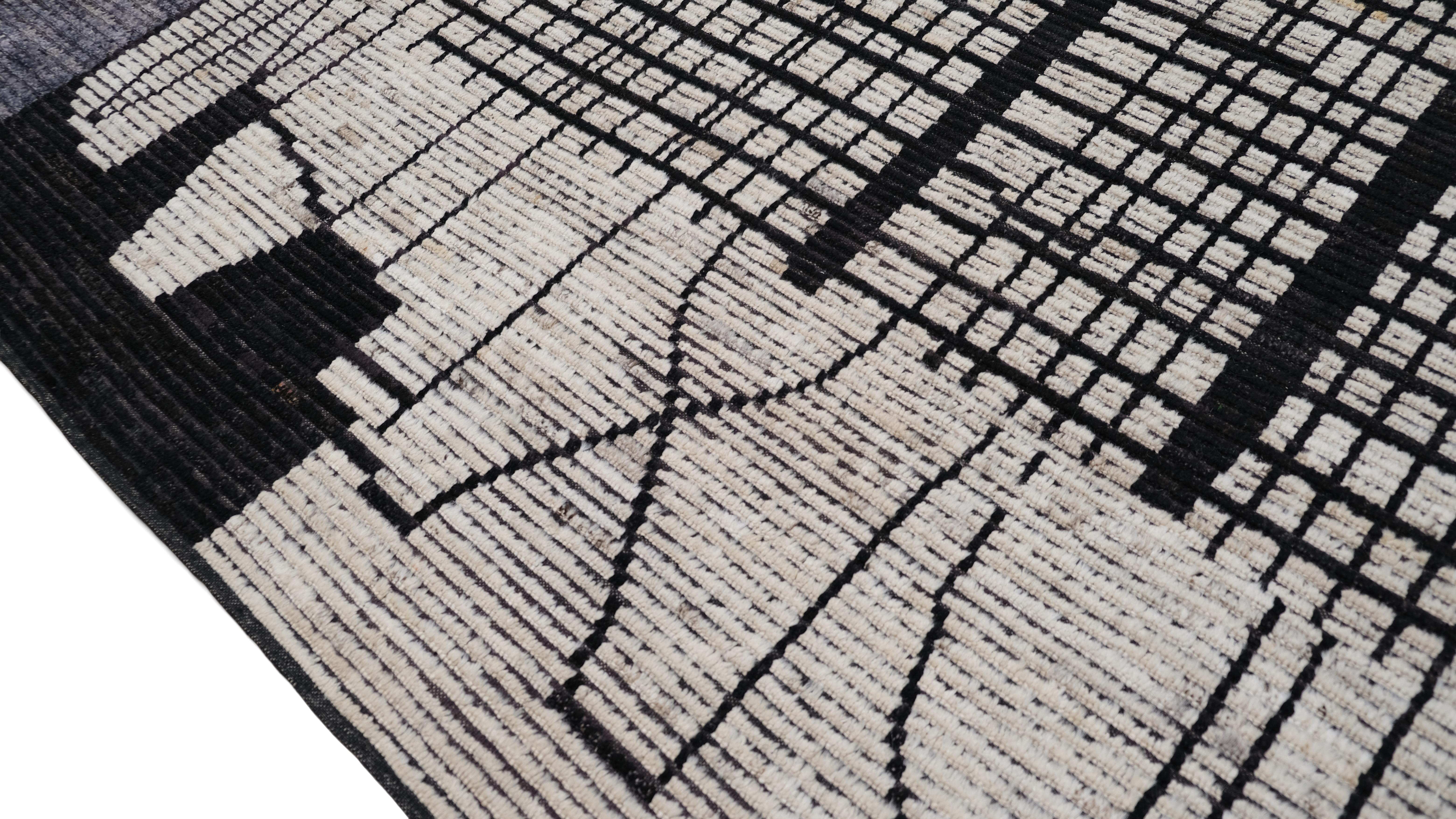 Afghano Tappeto geometrico in lana nero e avorio 9'5''x12'1'' di grande effetto in vendita